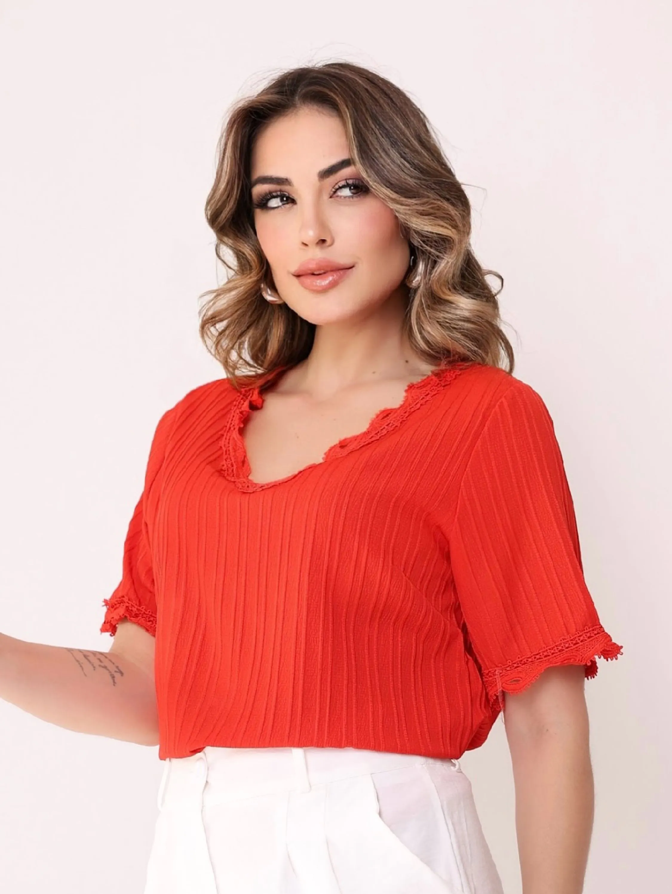 Blusa feminina bordada QB145