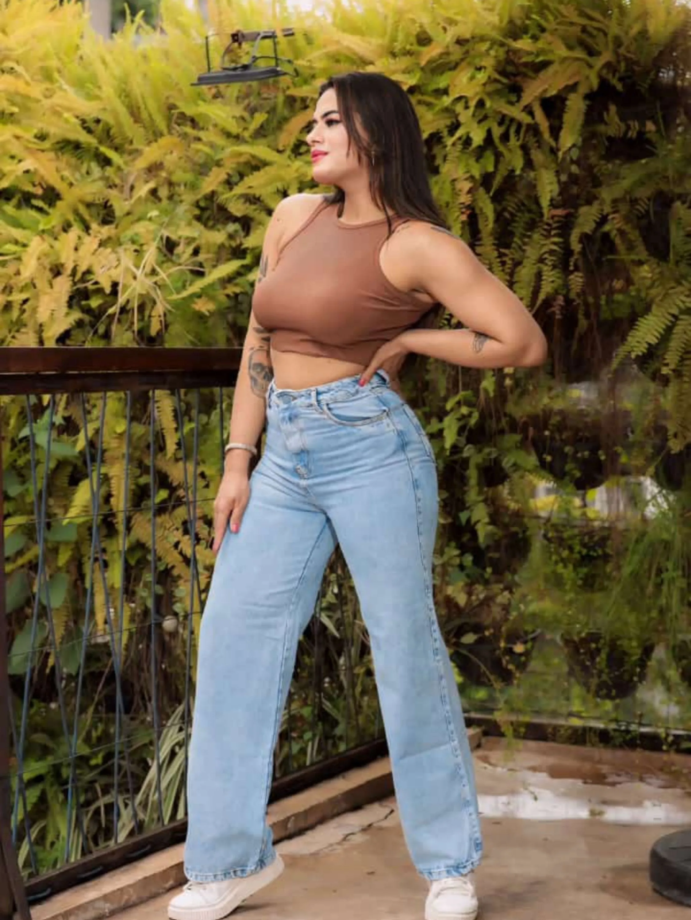 Calça jeans wide leg clara