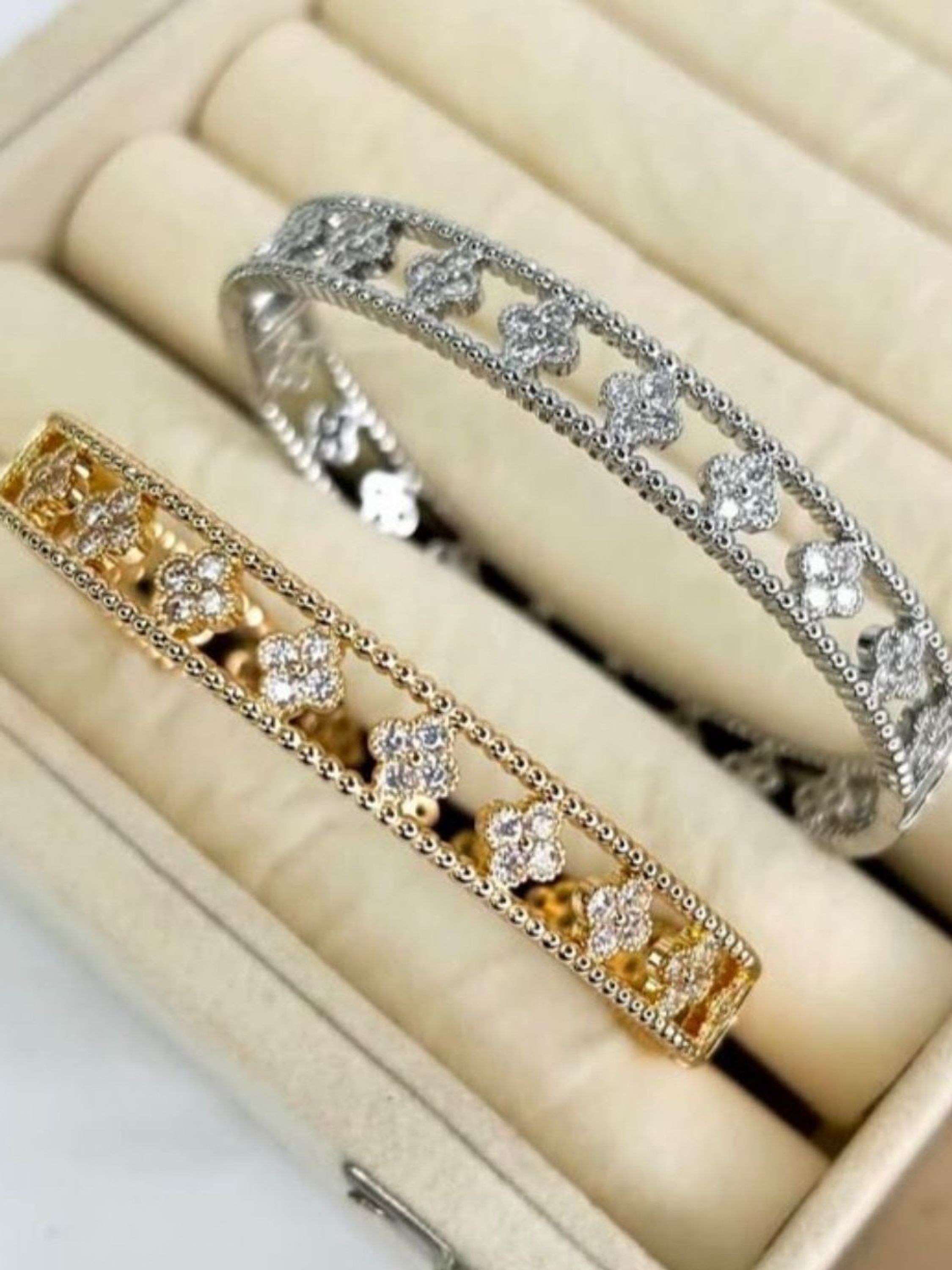 Bracelete Luxuoso Trevinho Cravejado