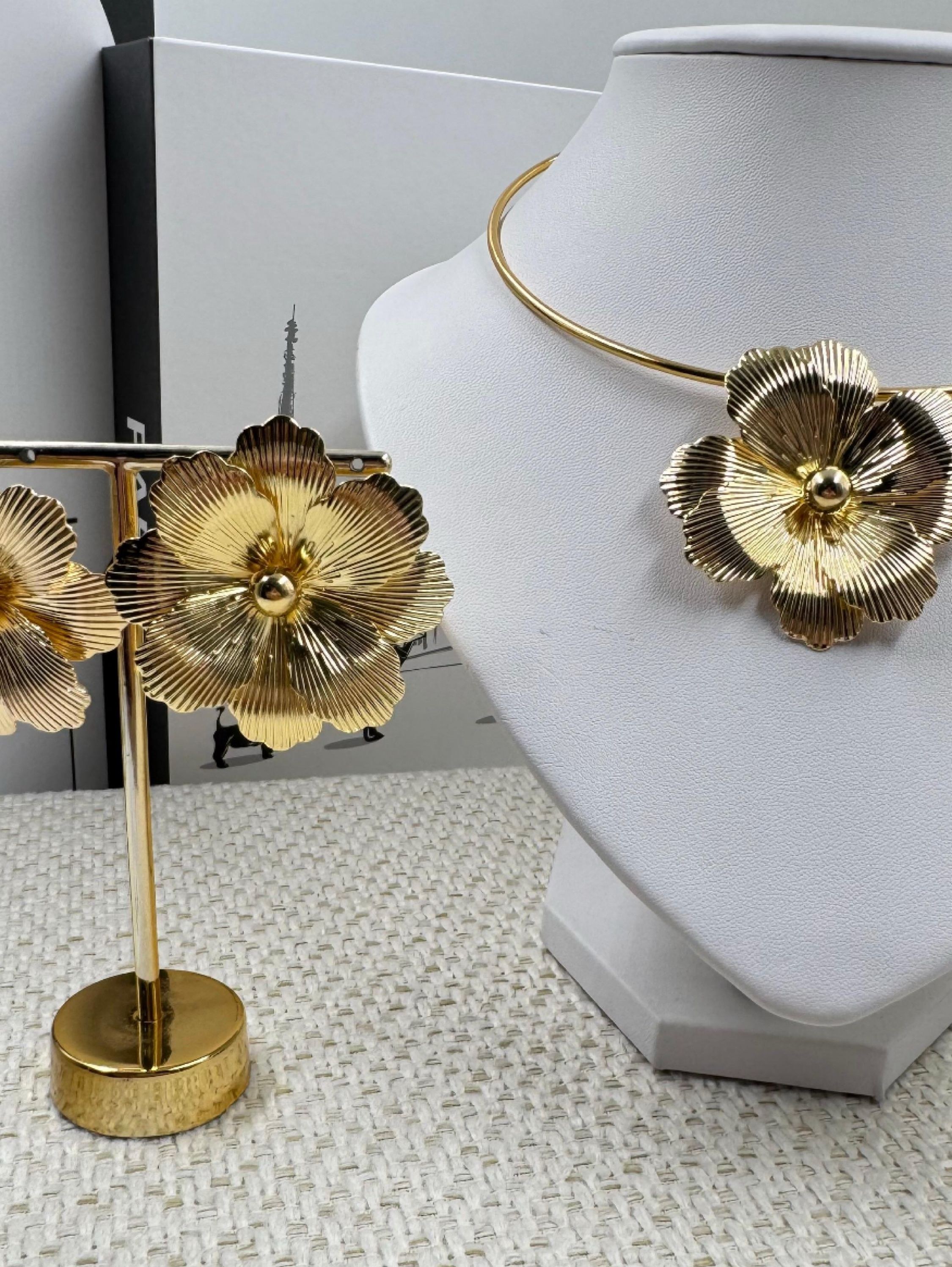 Kit aro e brinco flor banhado