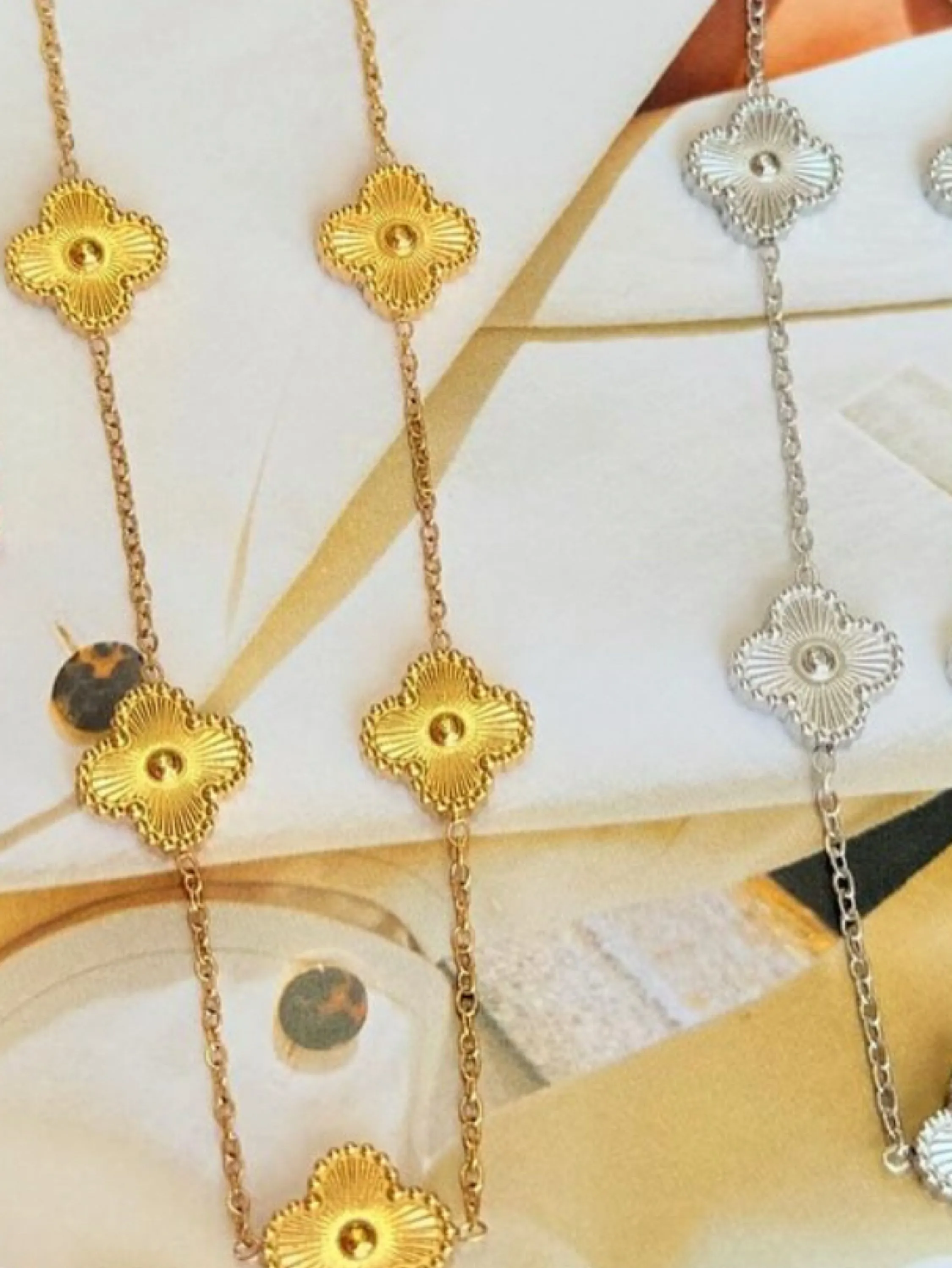Colar e brinco kit inspiração no dourado e no prata