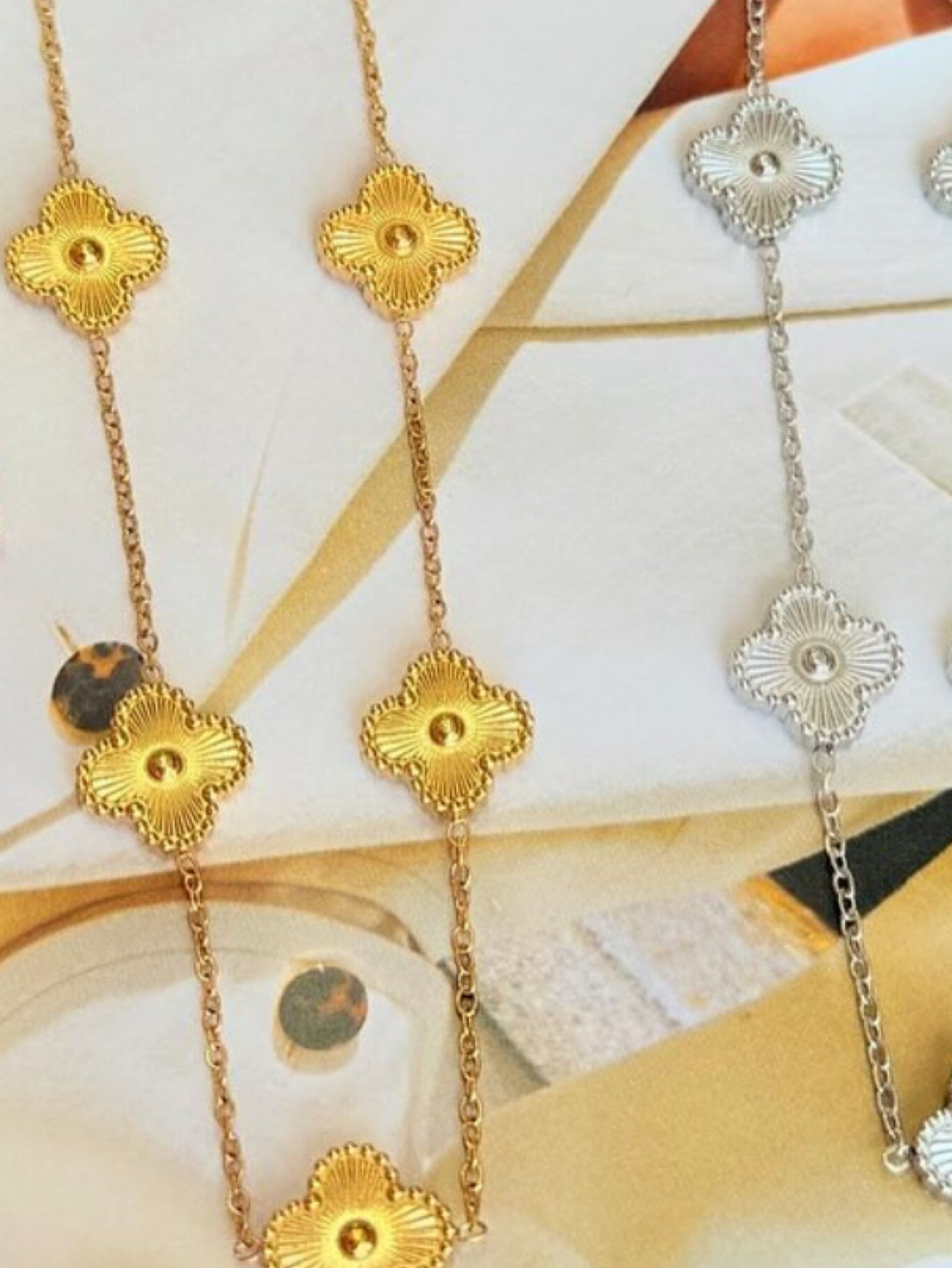 Colar e brinco kit inspiração no dourado e no prata