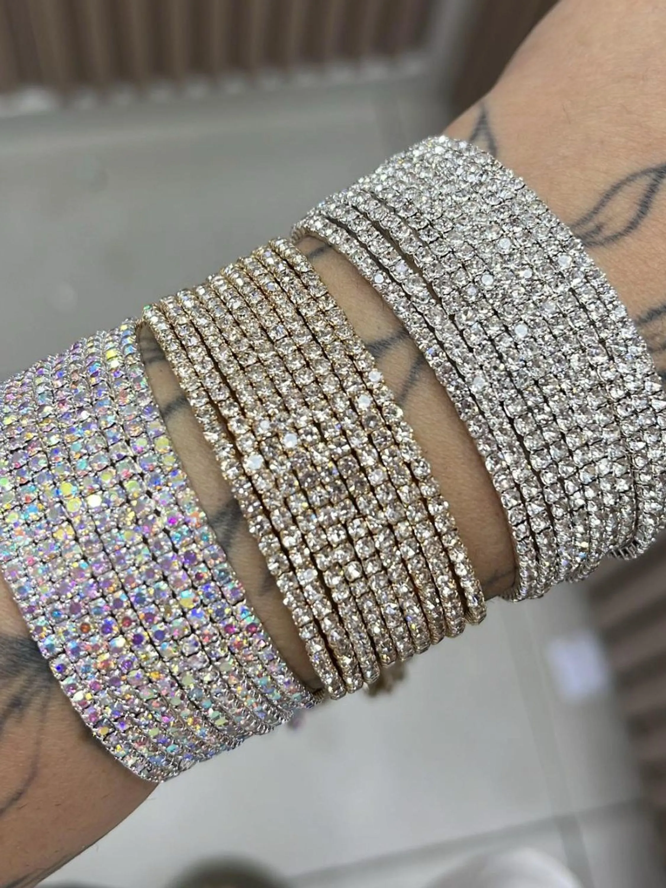 Kit com 30 Pulseiras de Strass Zircônia