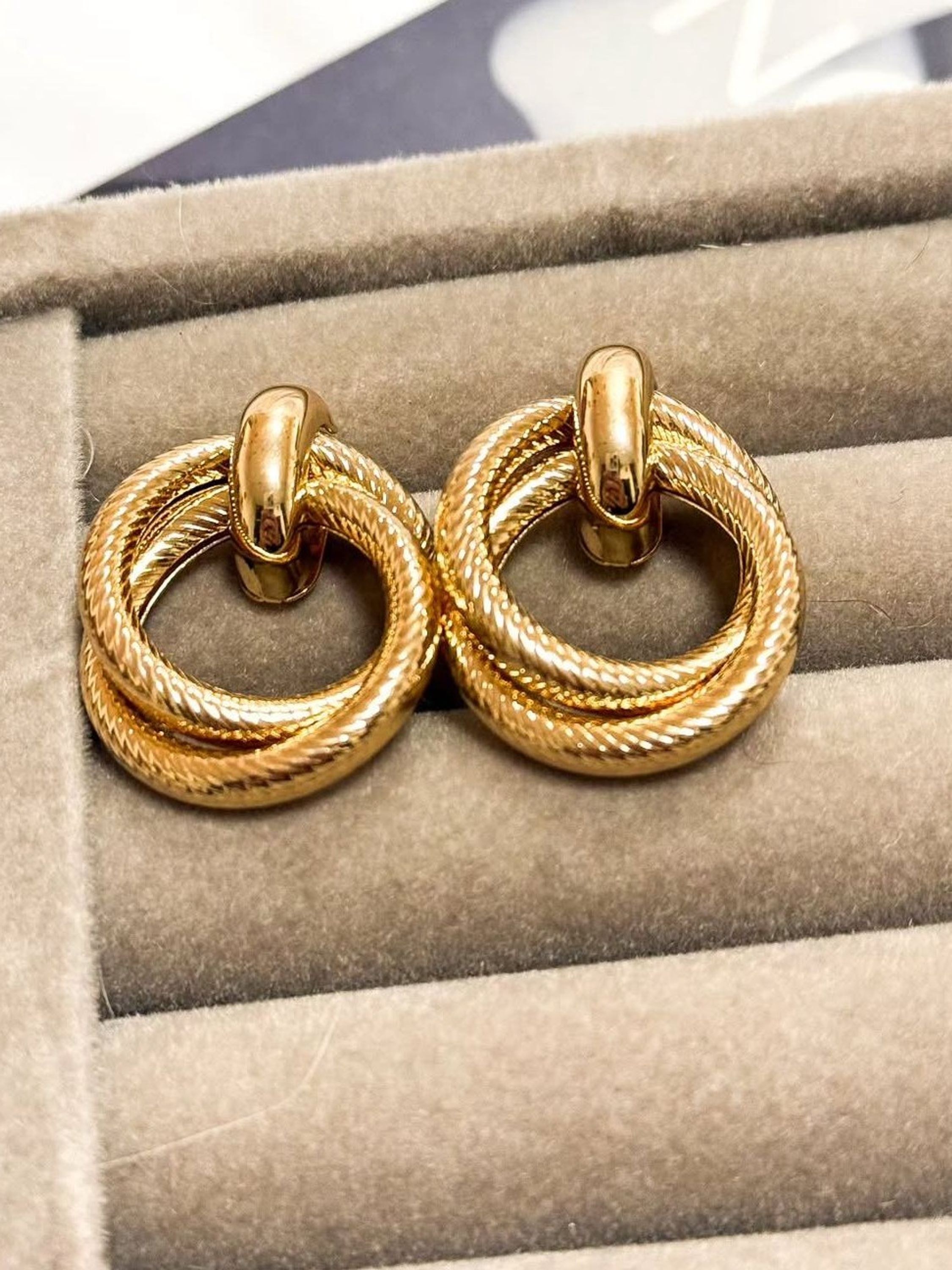 Brinco Nó Moda 2025