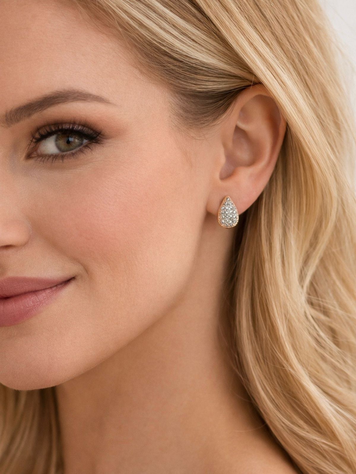 Brinco Gota de Zircônia Cravejada