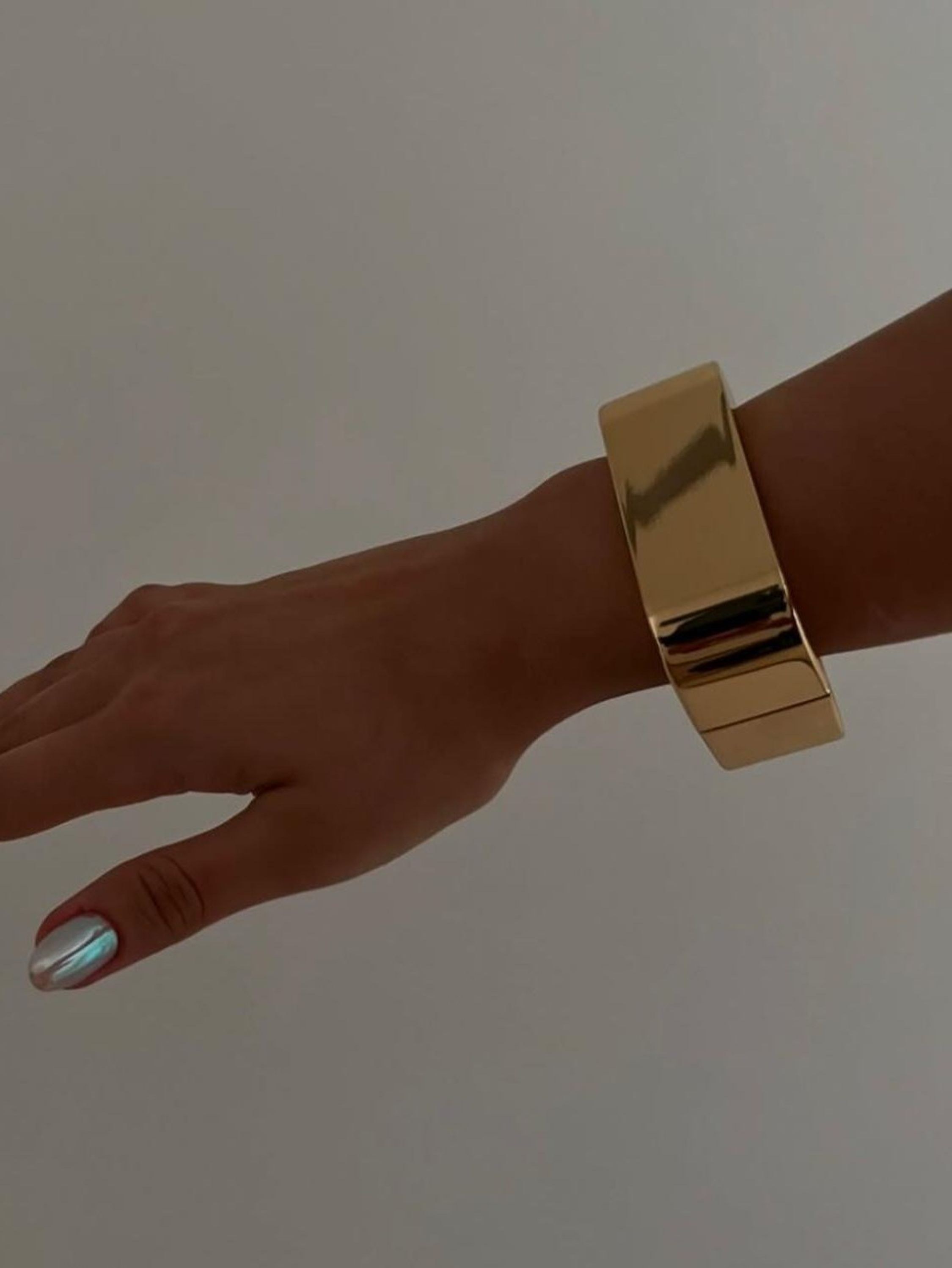 Bracelete Quadrado Largo Dourado Banhado + Anel de Brinde