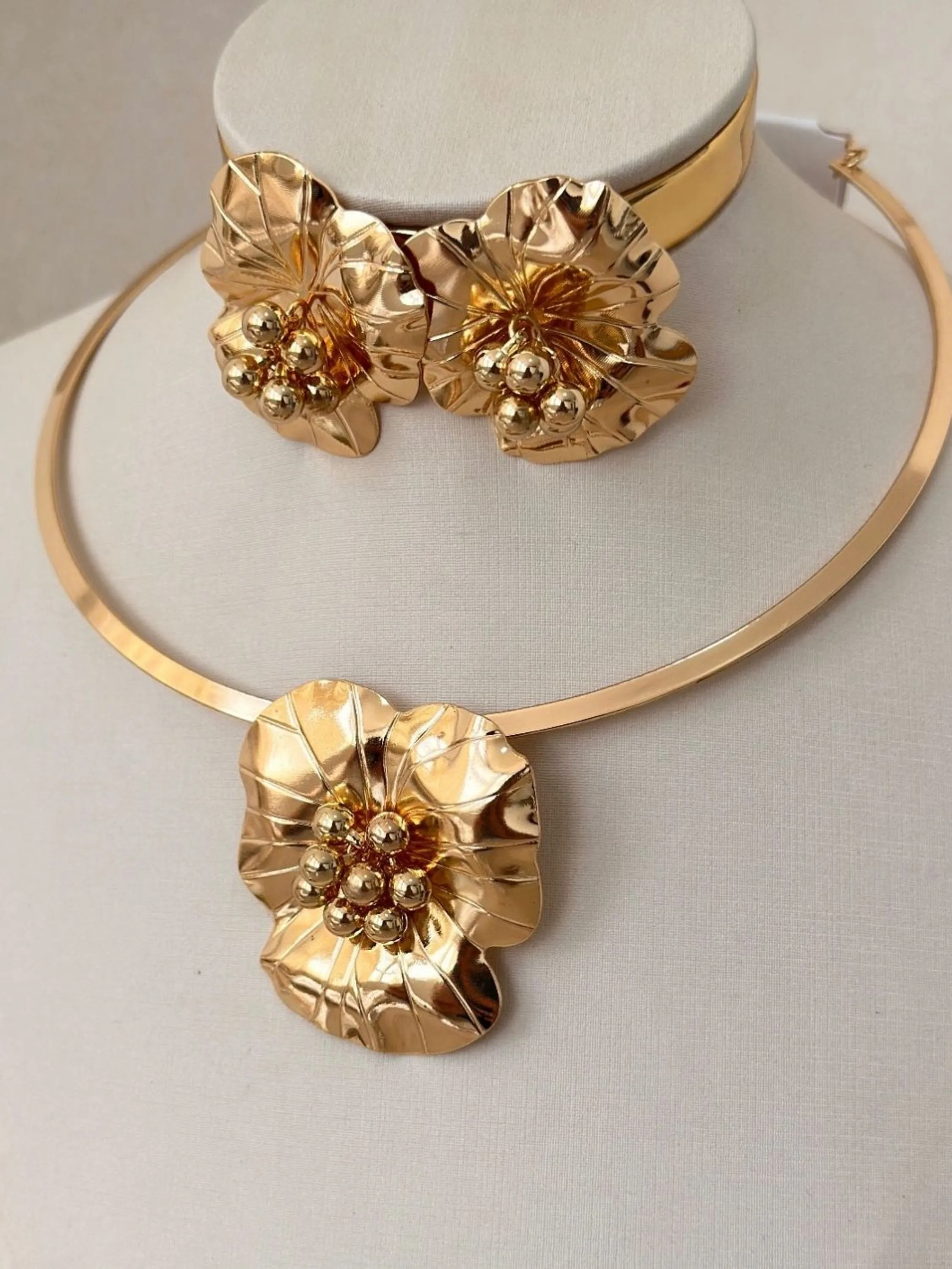 Conjunto Brinco + Colar Aro Tendência