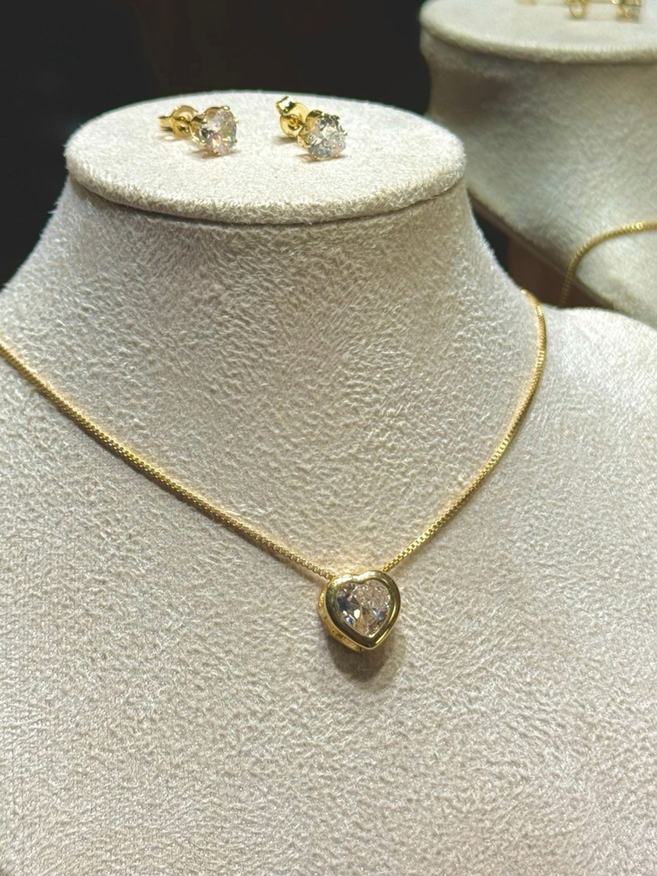 Kit Colar e Brinco Minimalista Folheado Coração