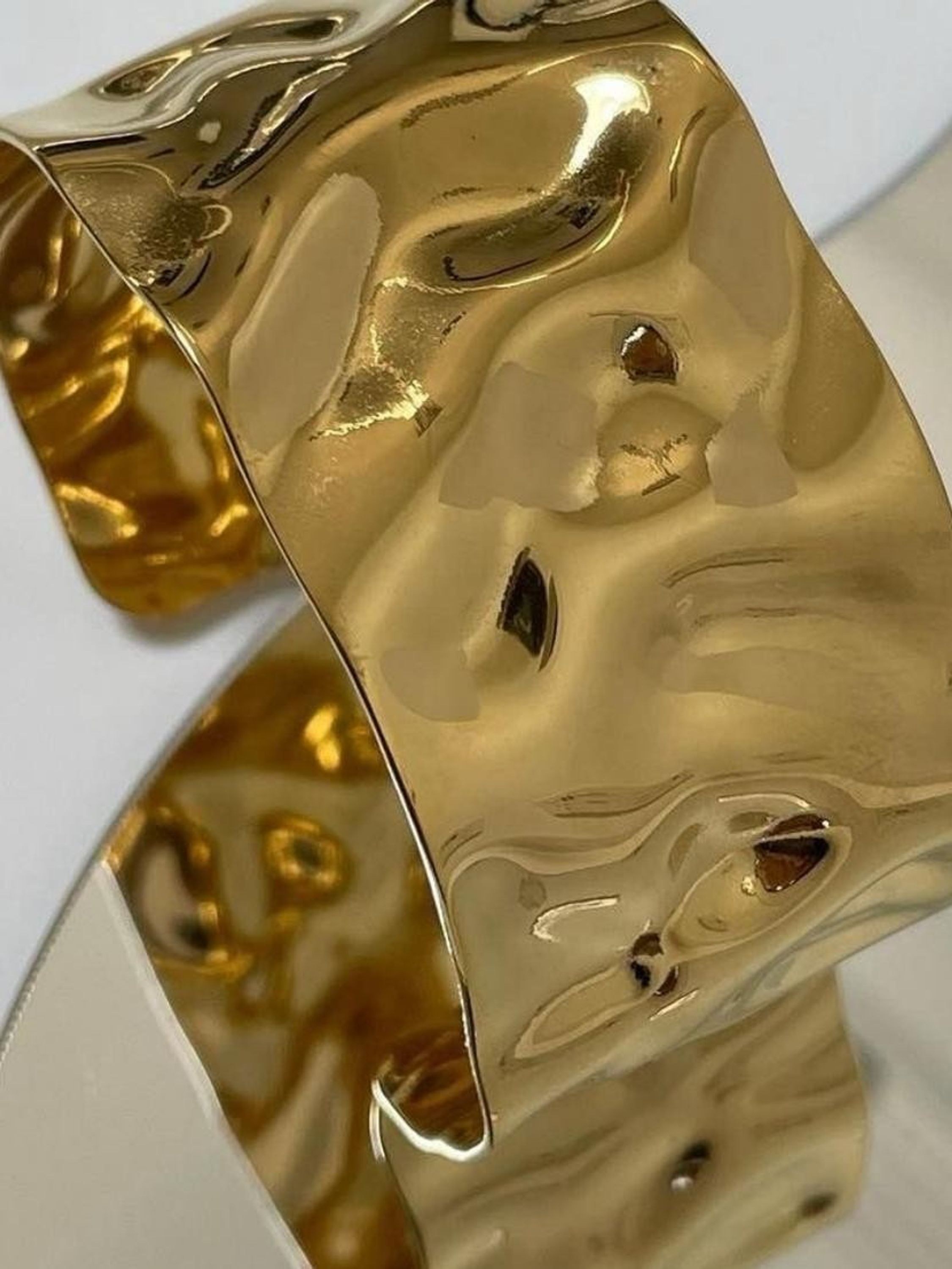 Bracelete Martelado Banhado Flexível