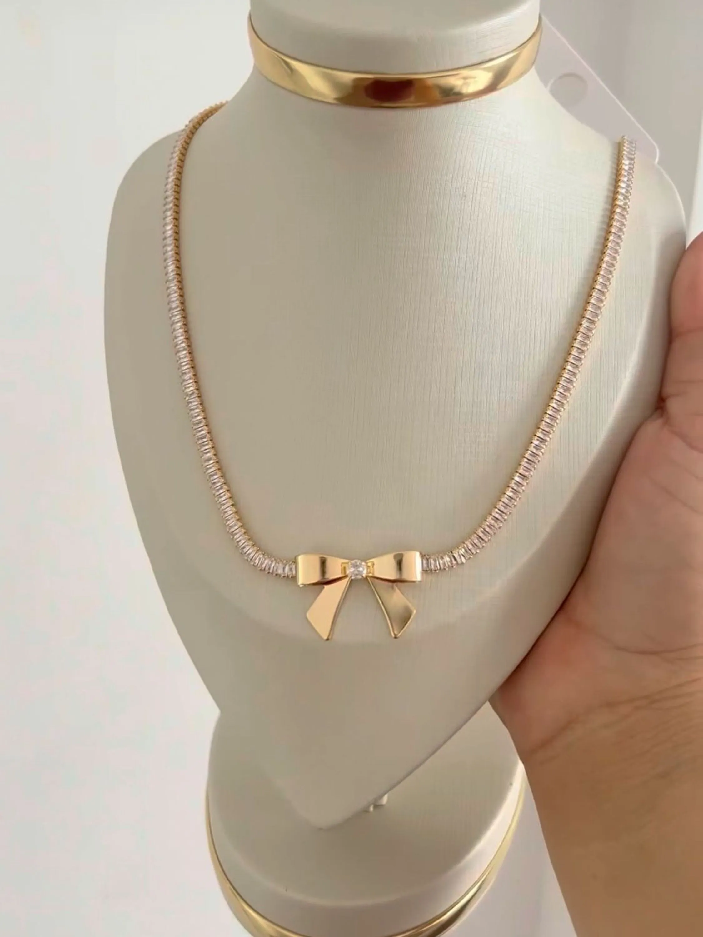 Colar Moderno Banho Dourado