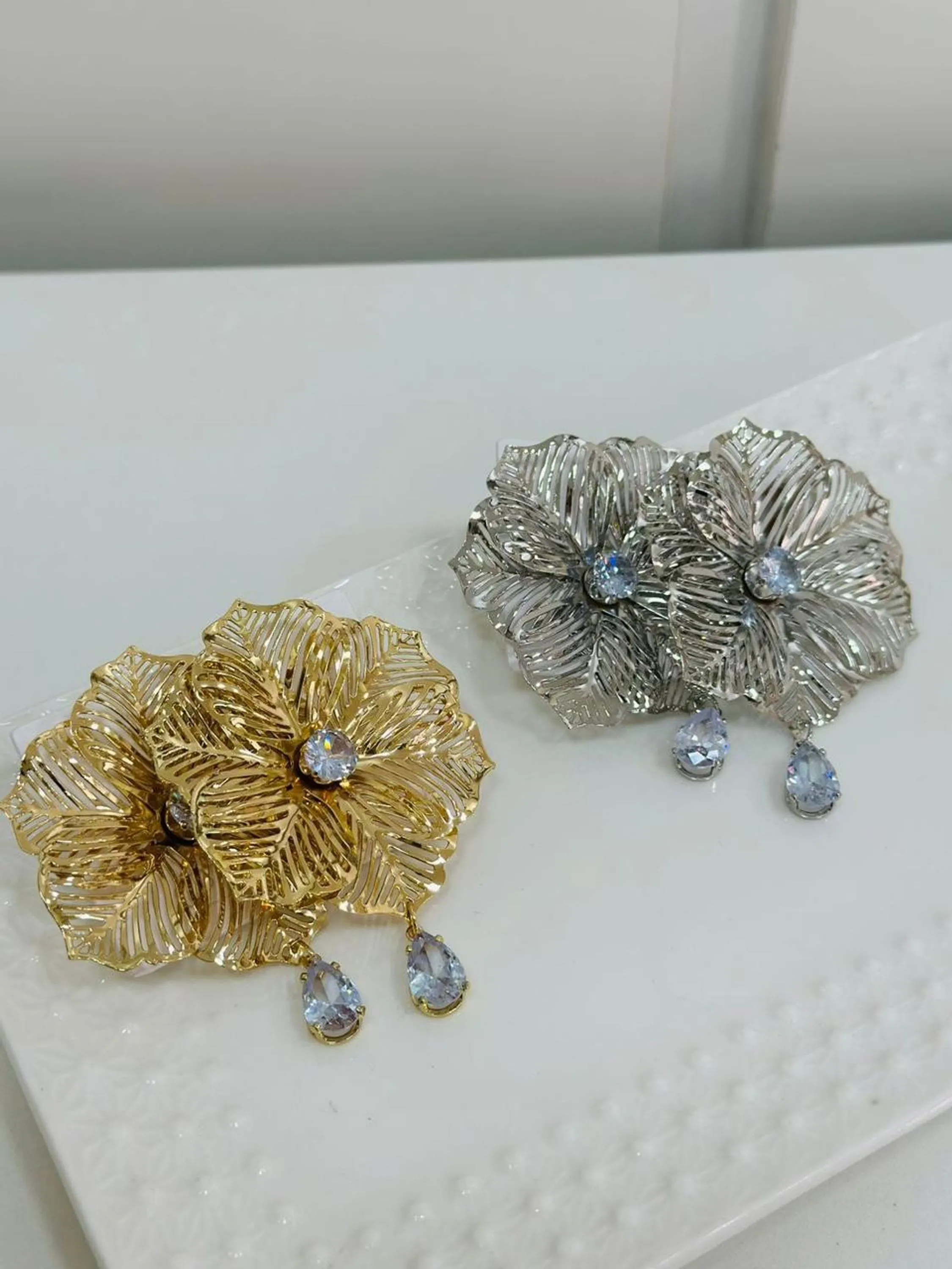 Brinco Flor Maxxi Risca Pedraria
