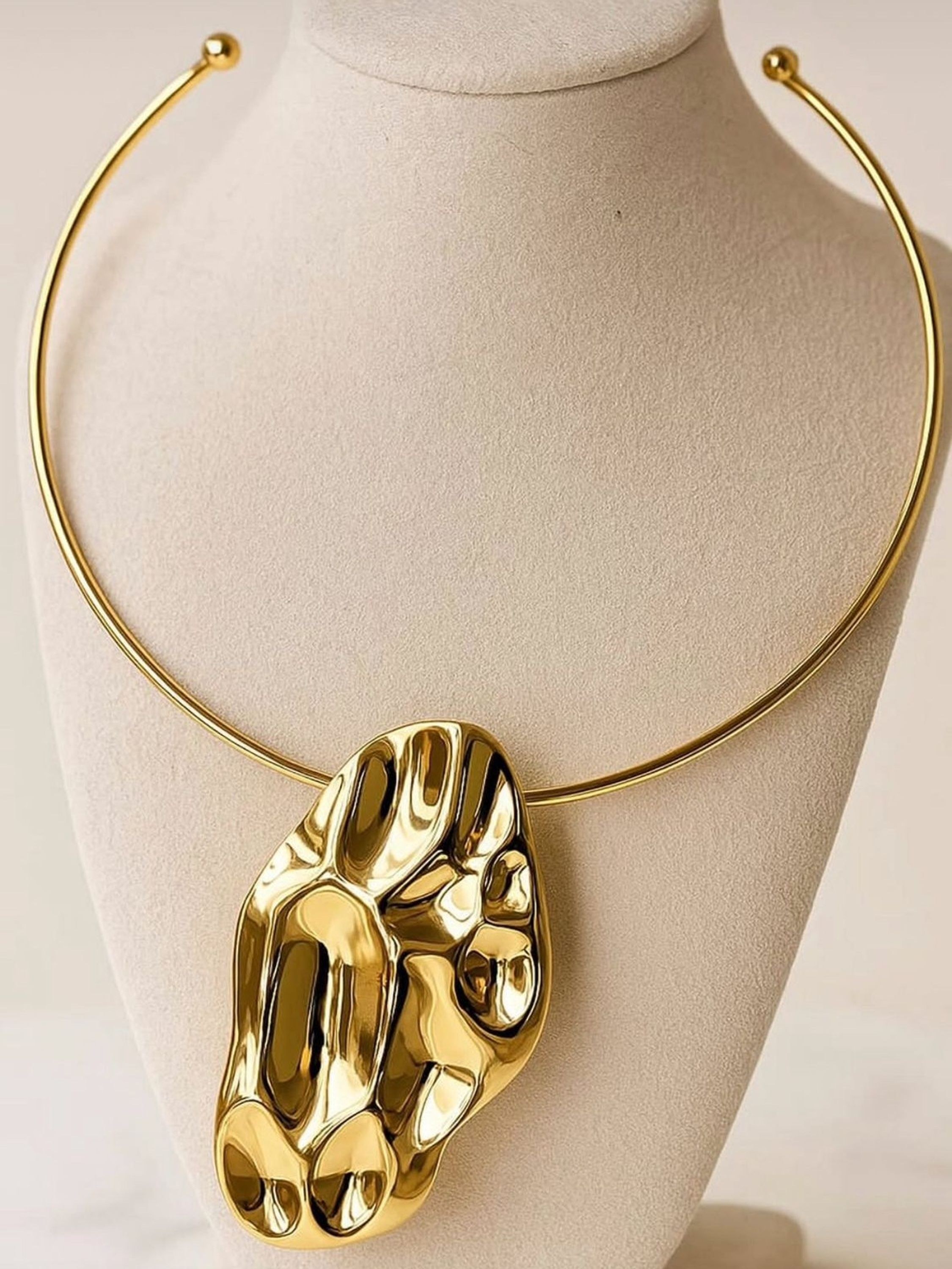 Colar Aro Martelado Diferenciado