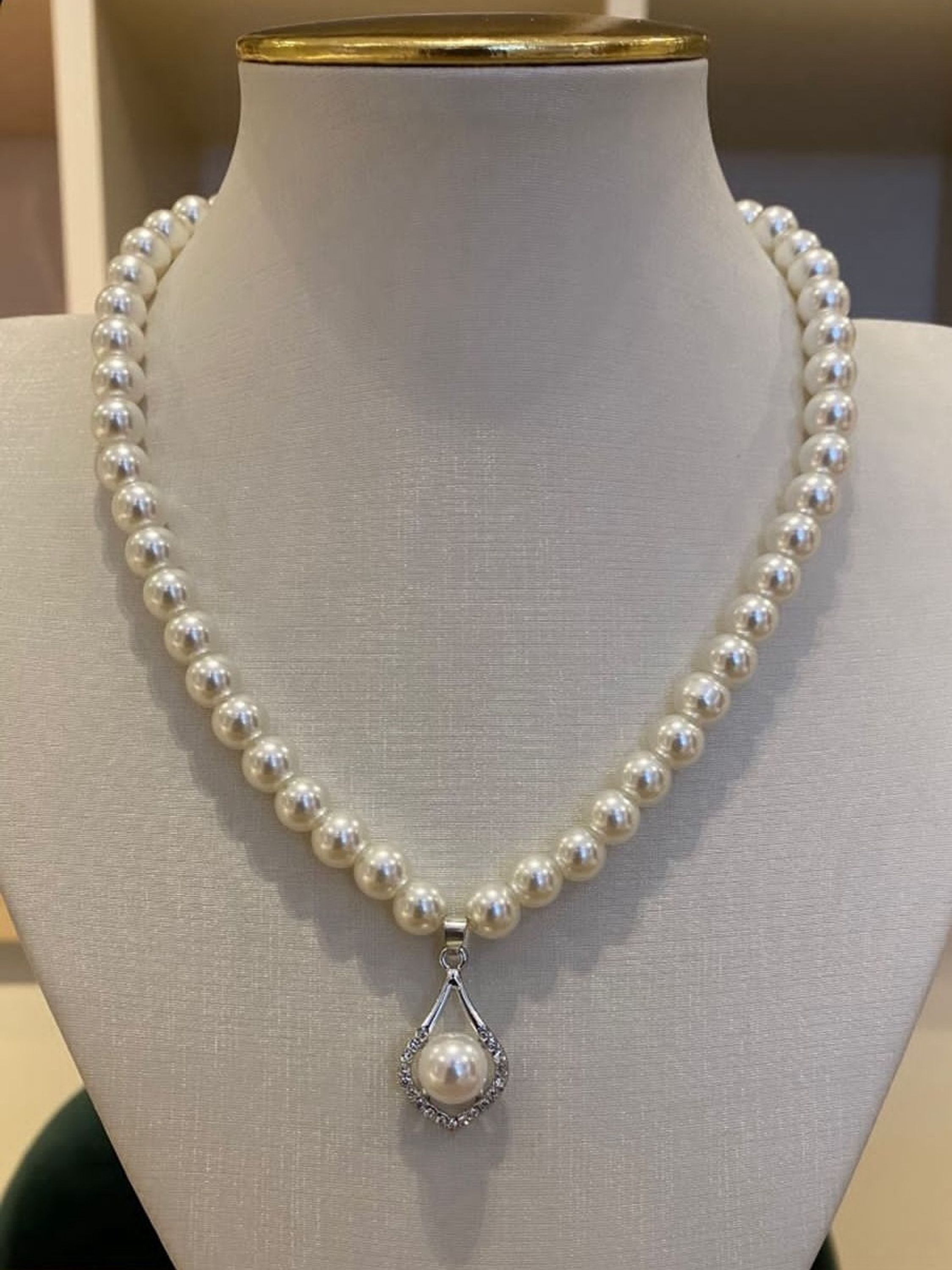 Colar Pérola com Berloque Moderno