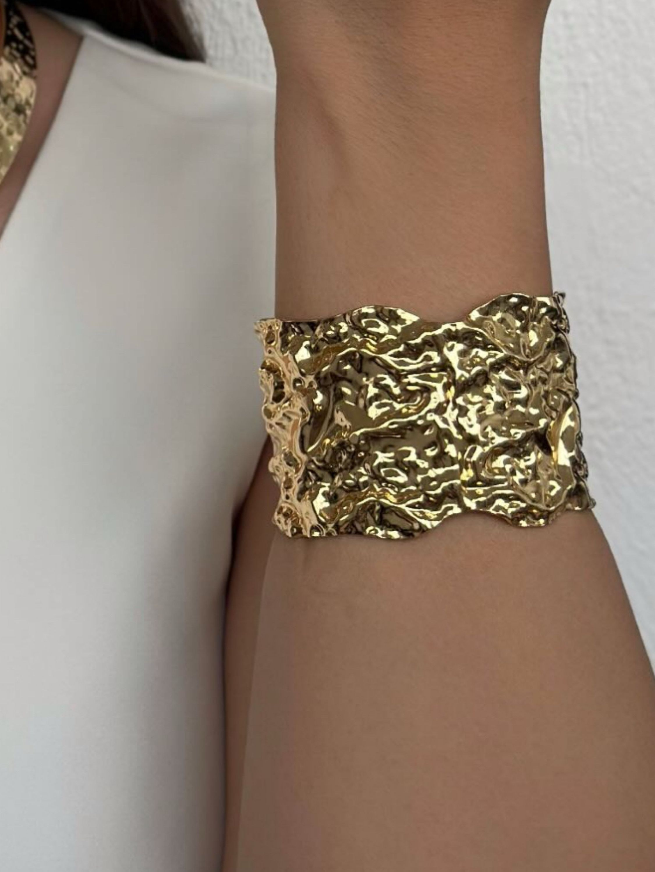 Bracelete martelado 2025 tendência