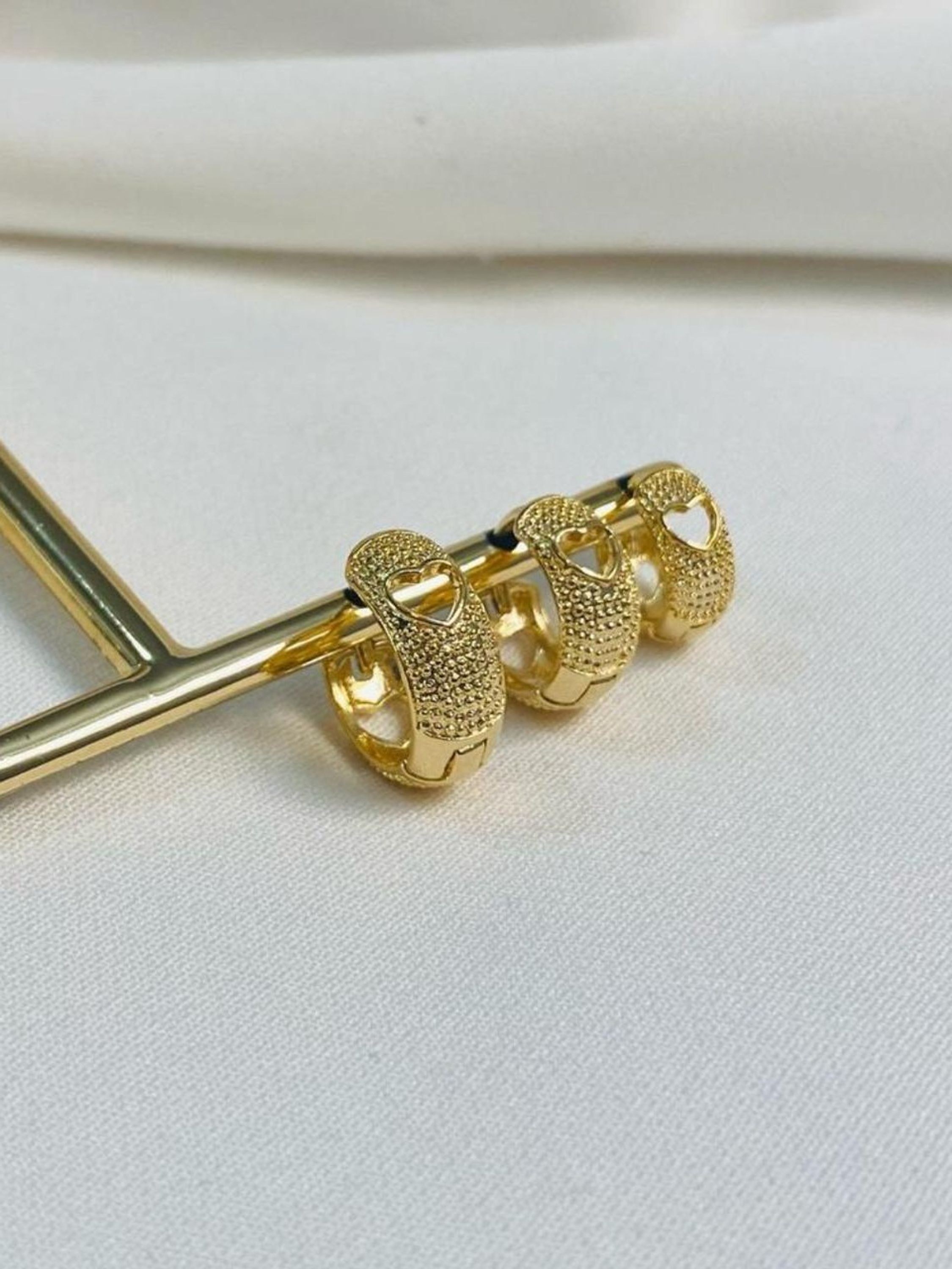 Trio de Brincos Argolinha Delicado Coração