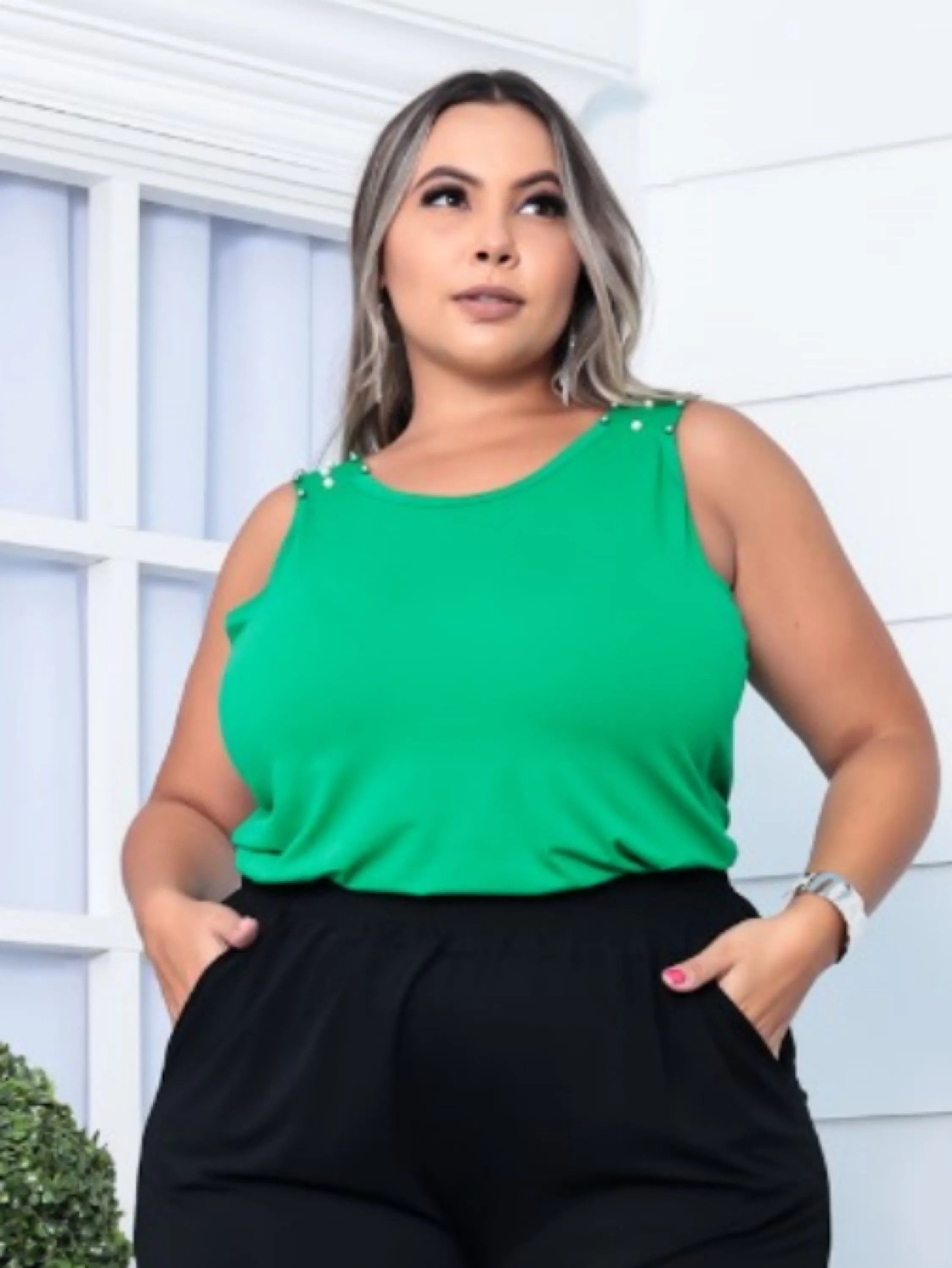 Blusa Plus size com pérola na manga