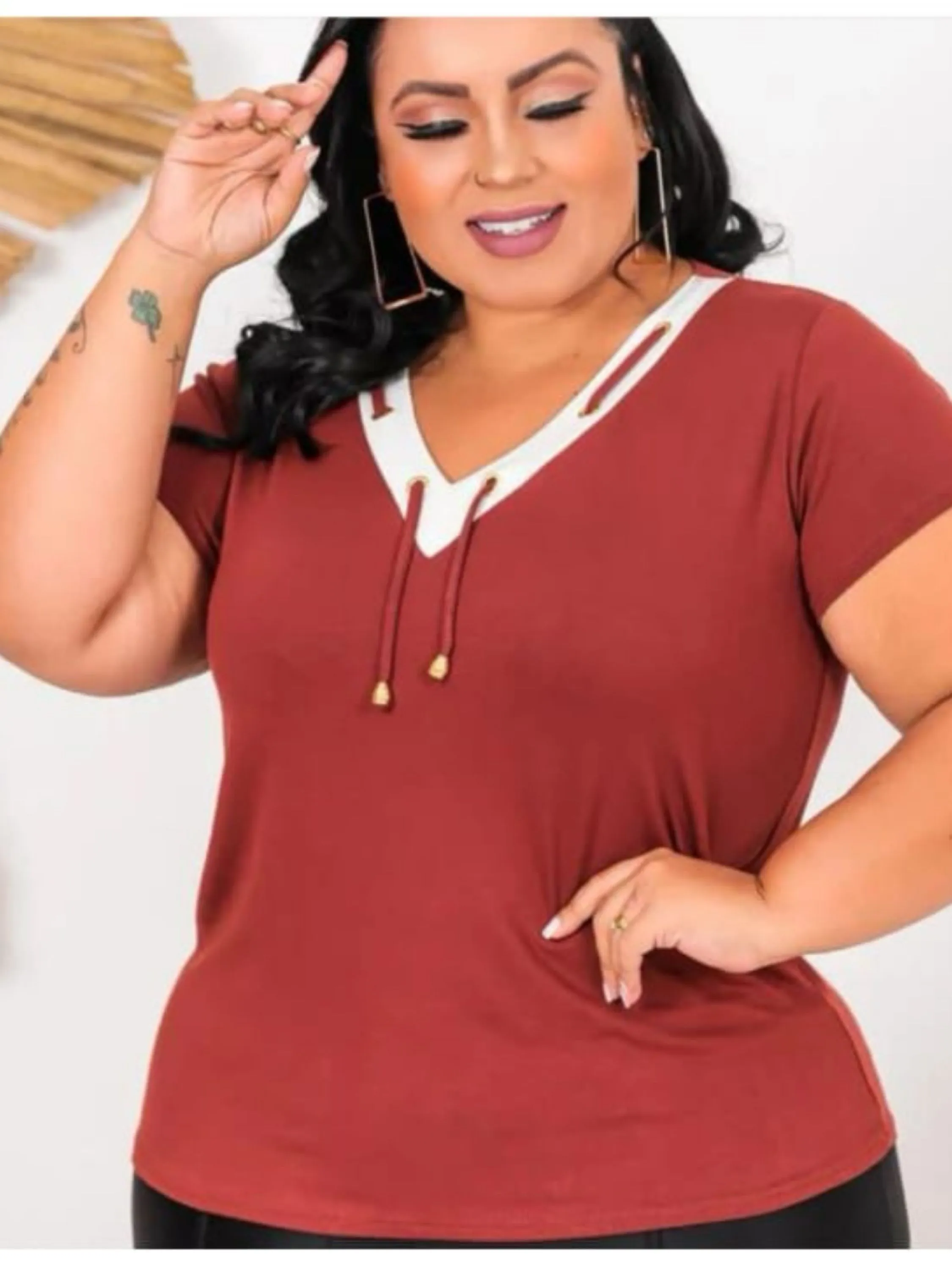 Blusa Plus size com cordinha