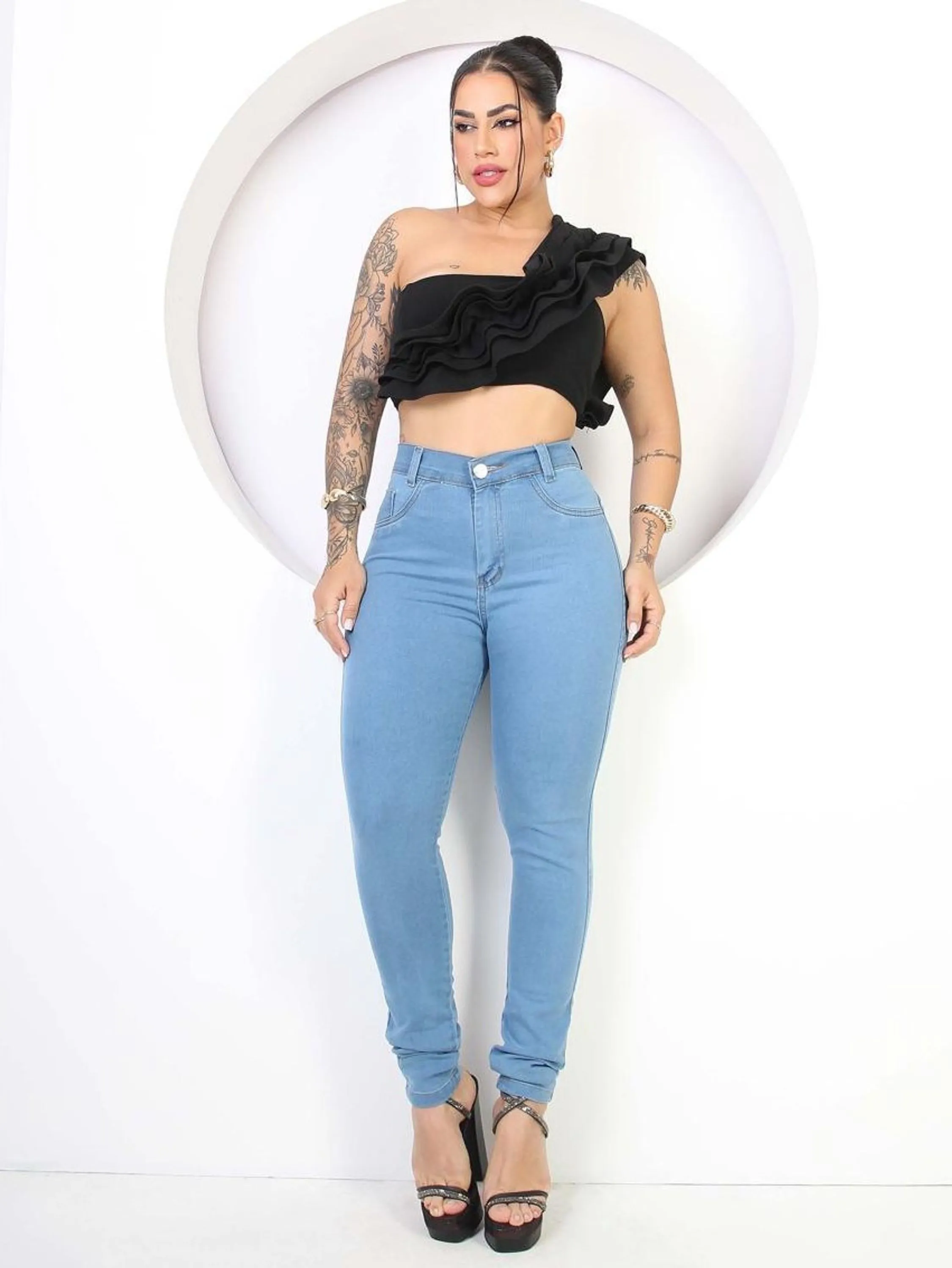 Calça jeans clara skinny feminina com lycra