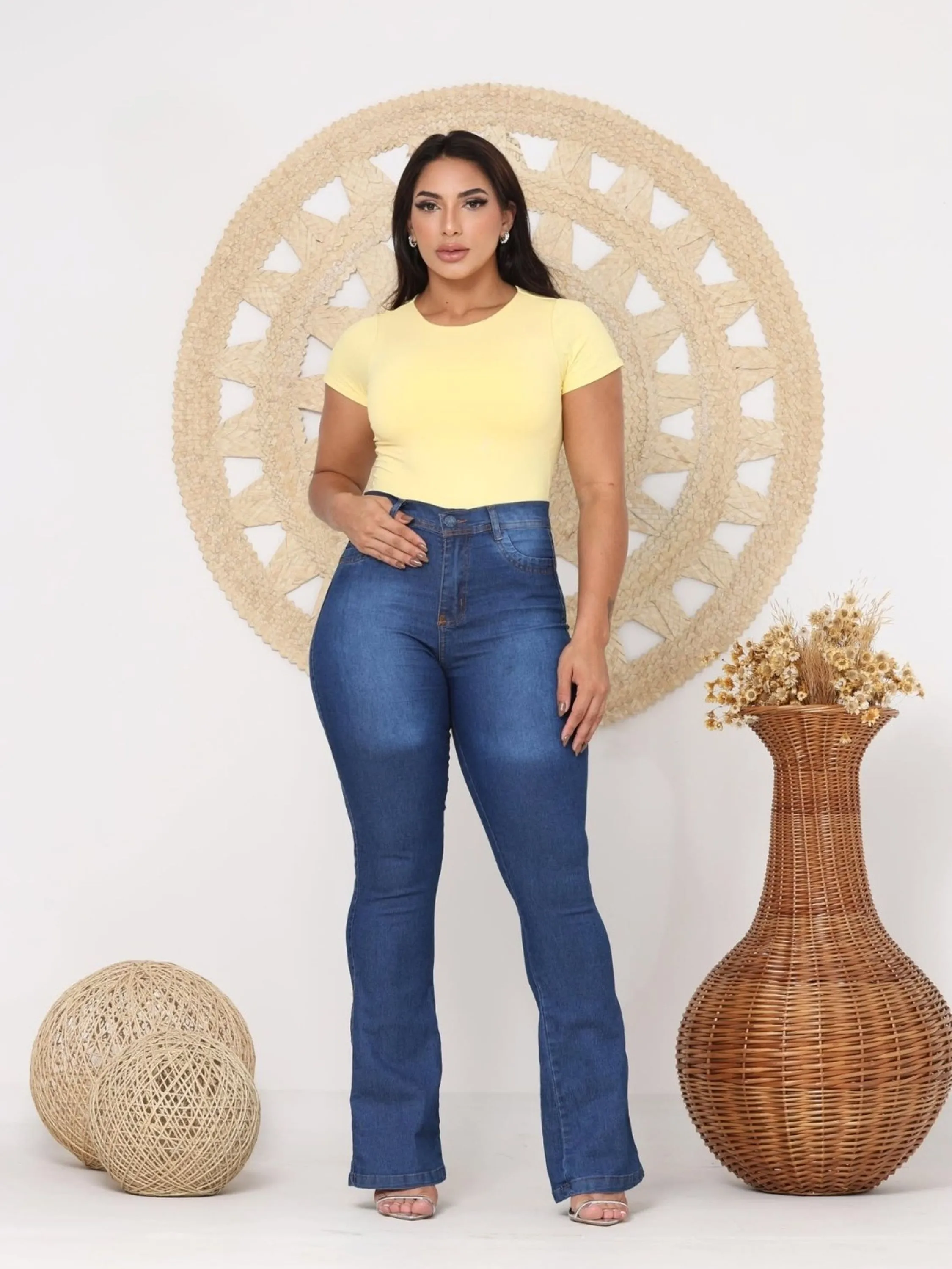 Calça flare jeans feminina _paula beatriz jeans