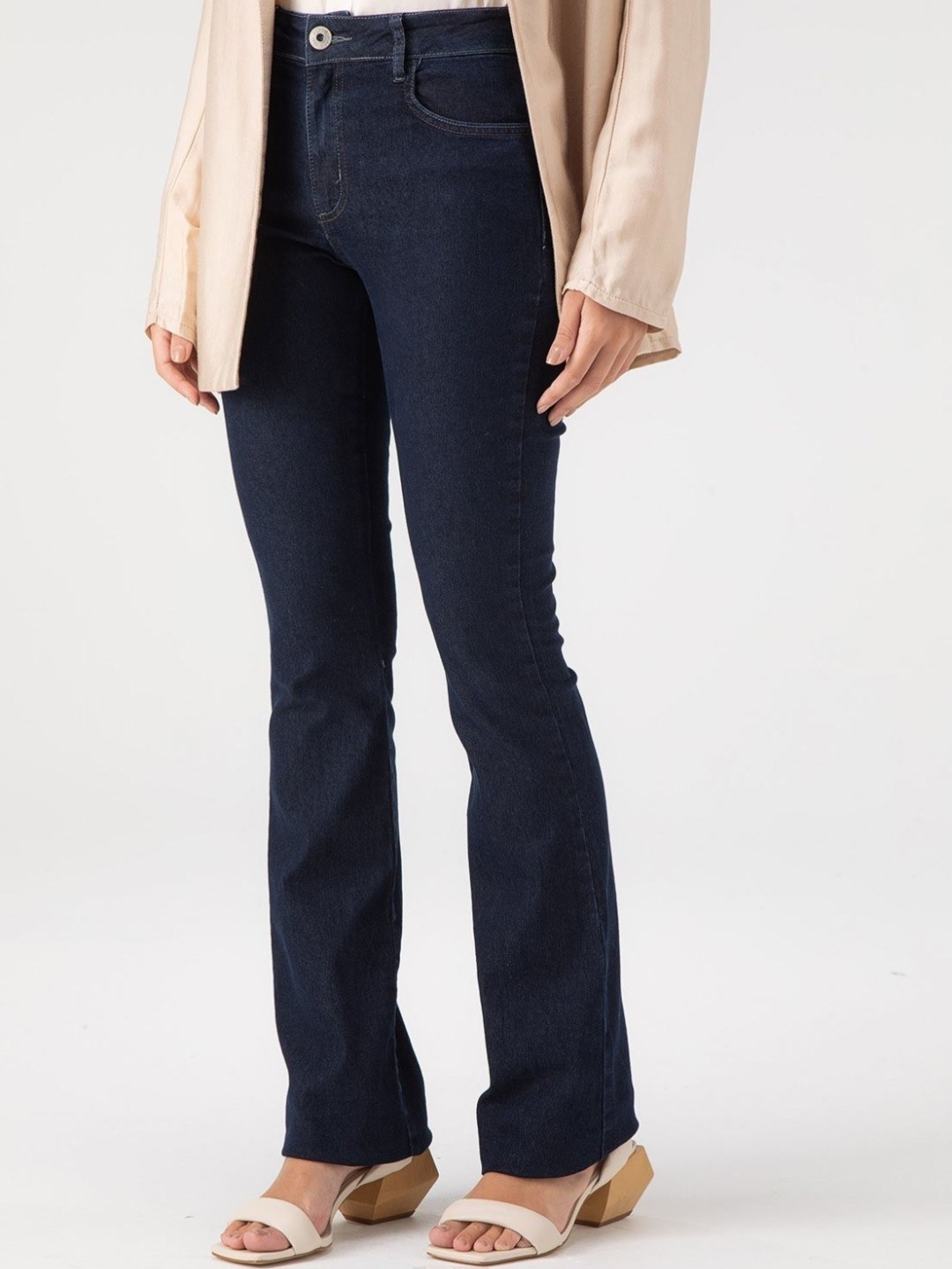 Calça jeans flare feminina