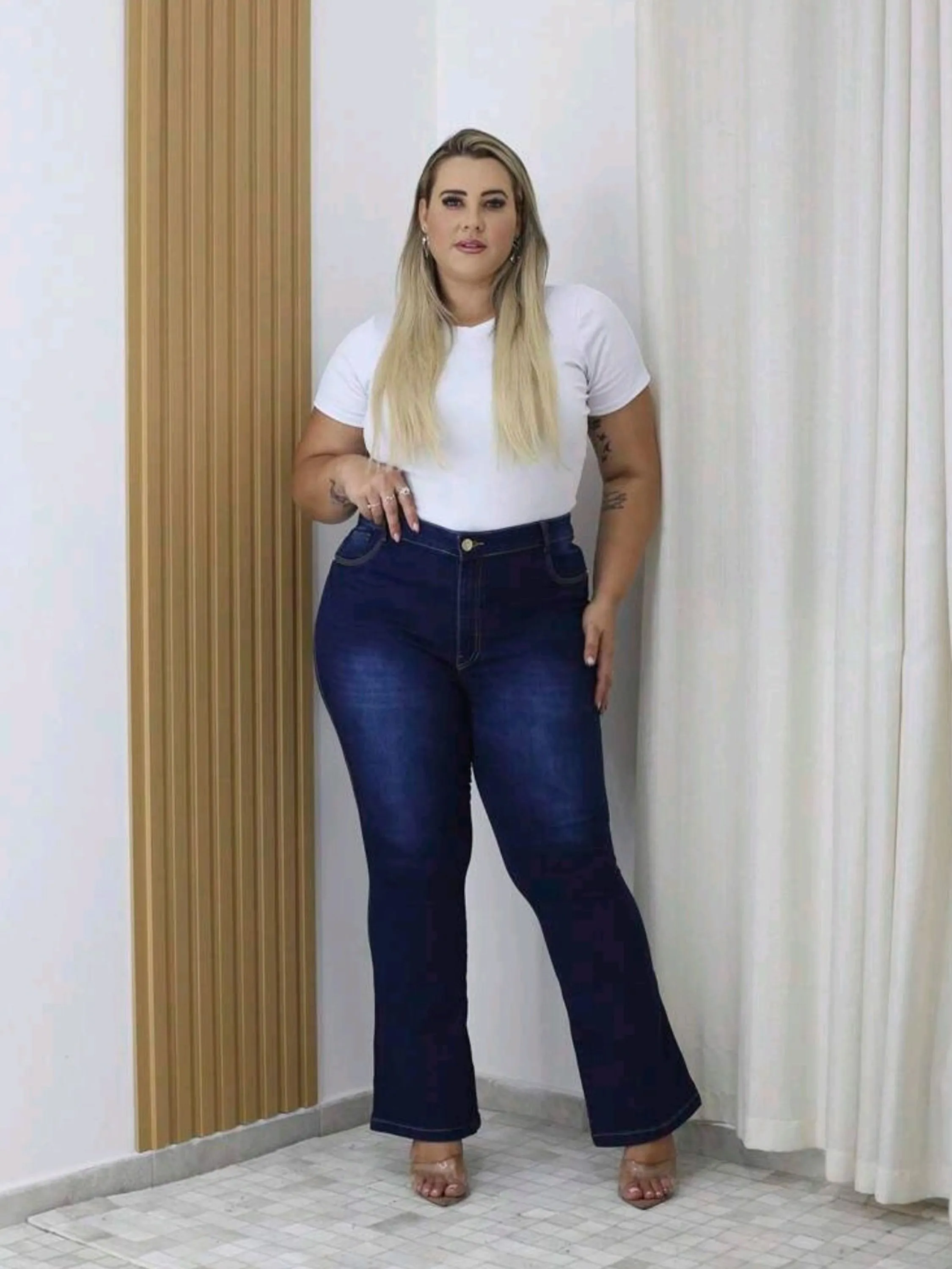 Calça flare plus size jeans feminina