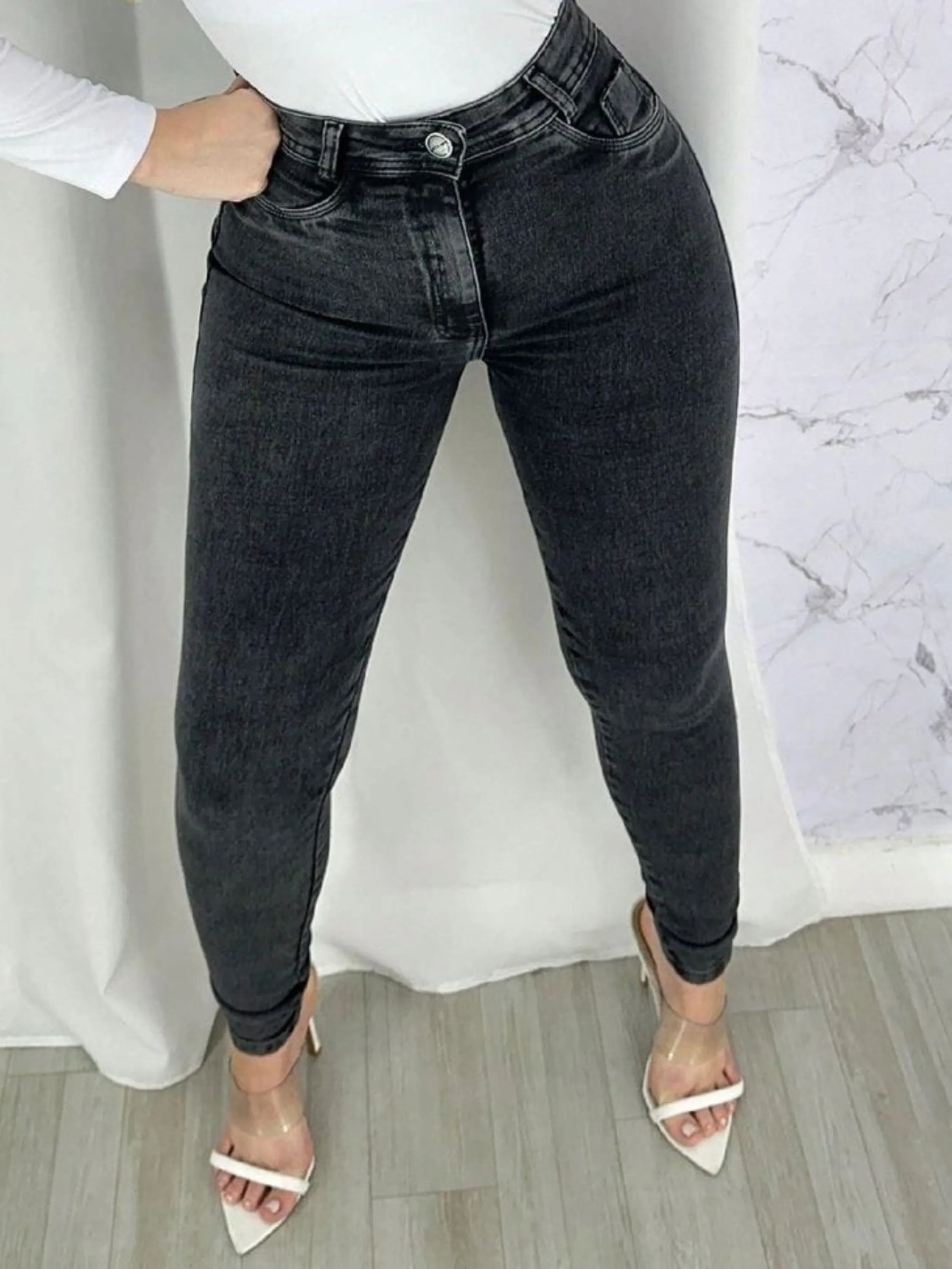 Calça jeans grafie skinny feminina