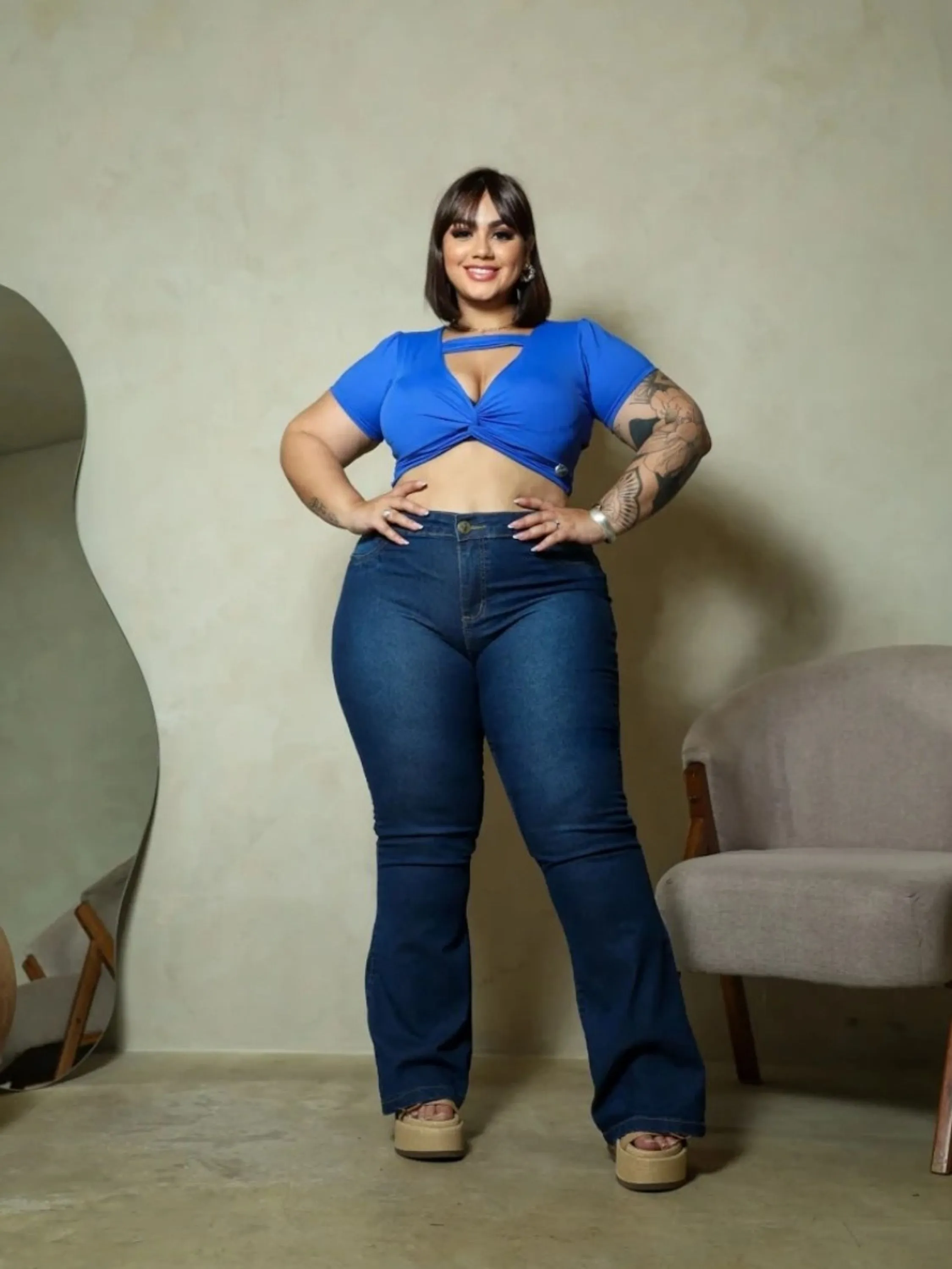 Calça flare plus size jeans feminina