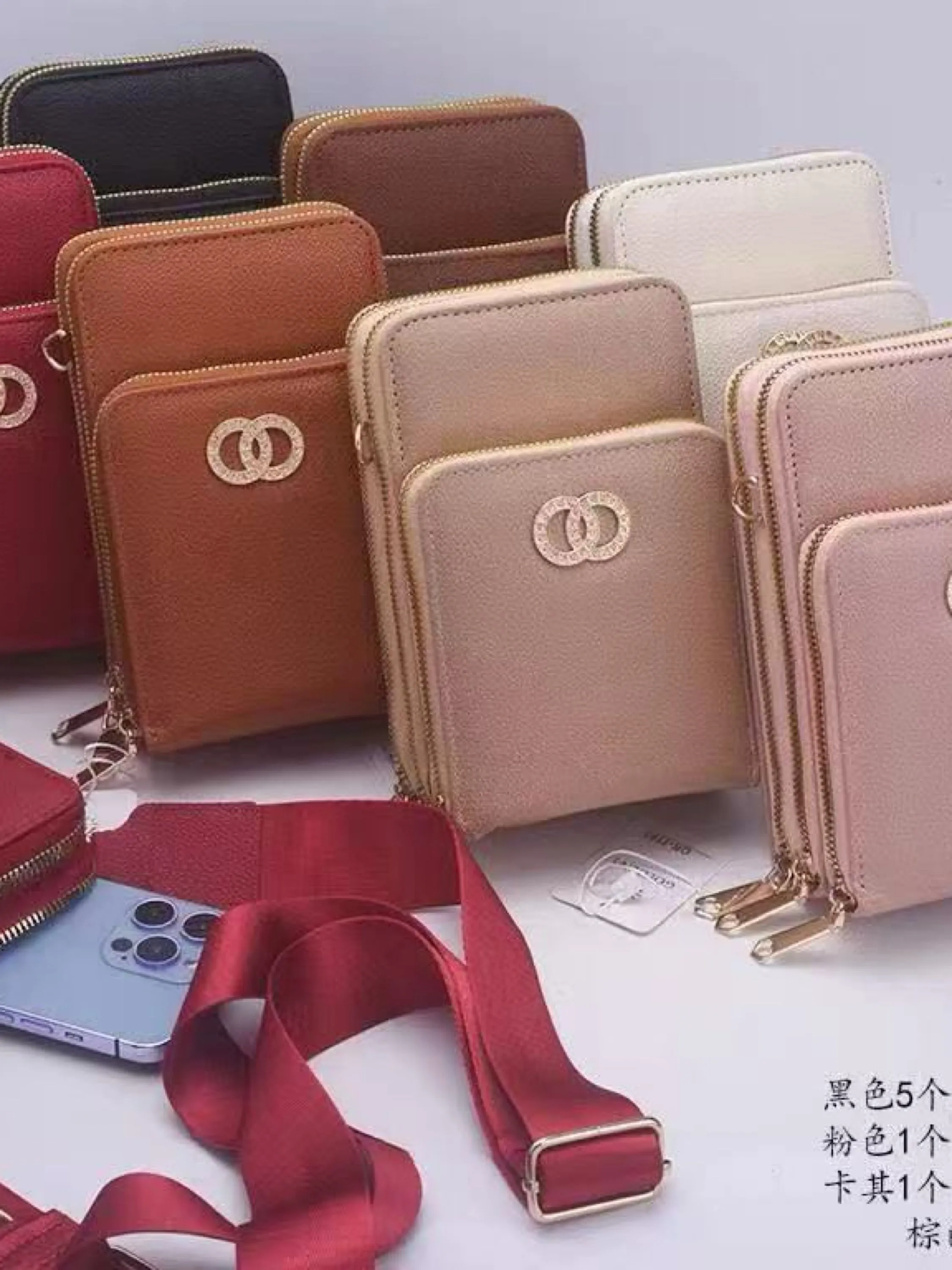 Bolsinha porta celular três zíper alça larga e com carteira