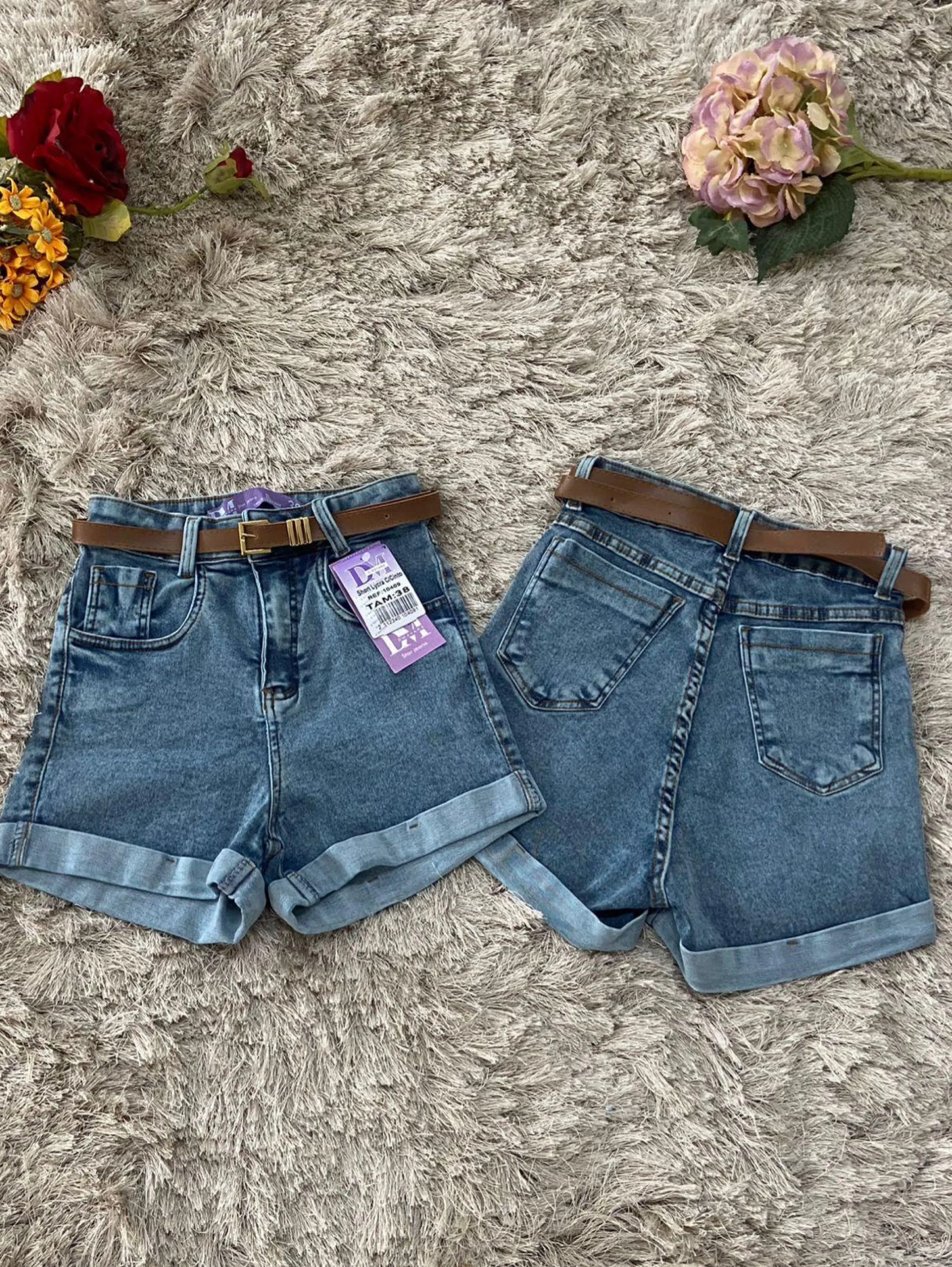 Short jeans feminino com cinto