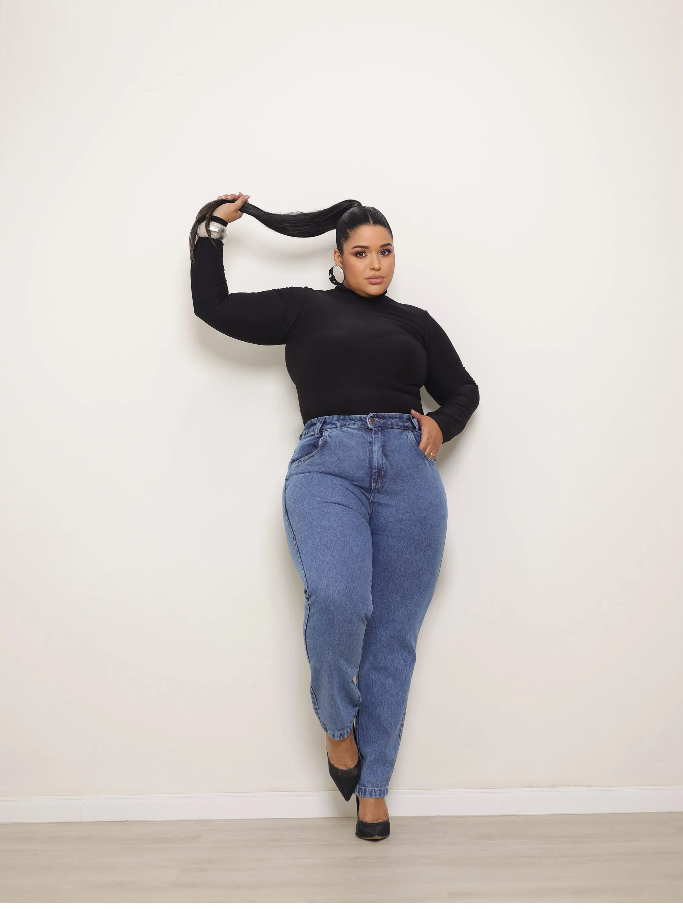 Calça Mom jeans feminina plus size