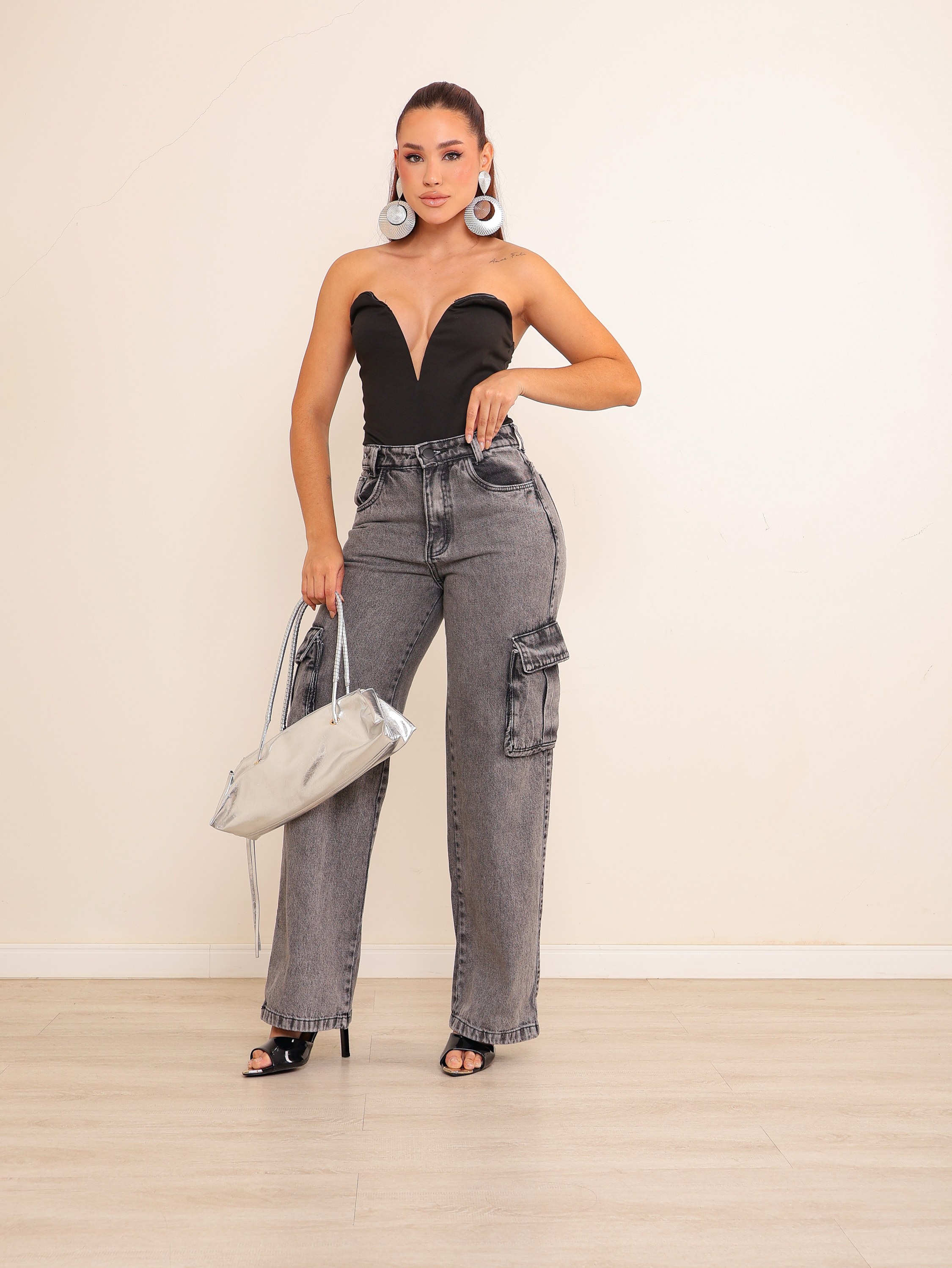 Calça wide leg cargo jeans feminina