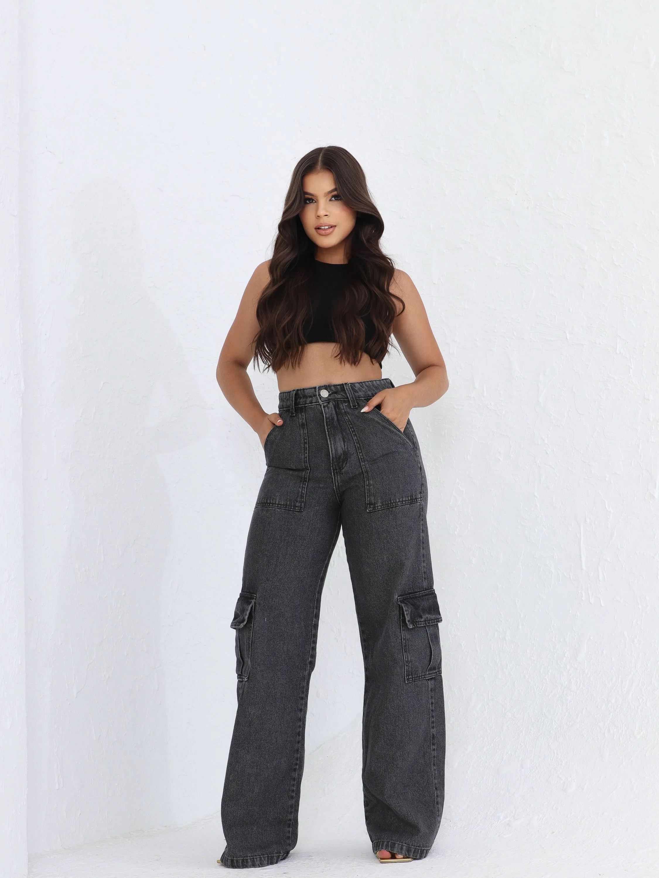 Calça wide leg cargo jeans feminina