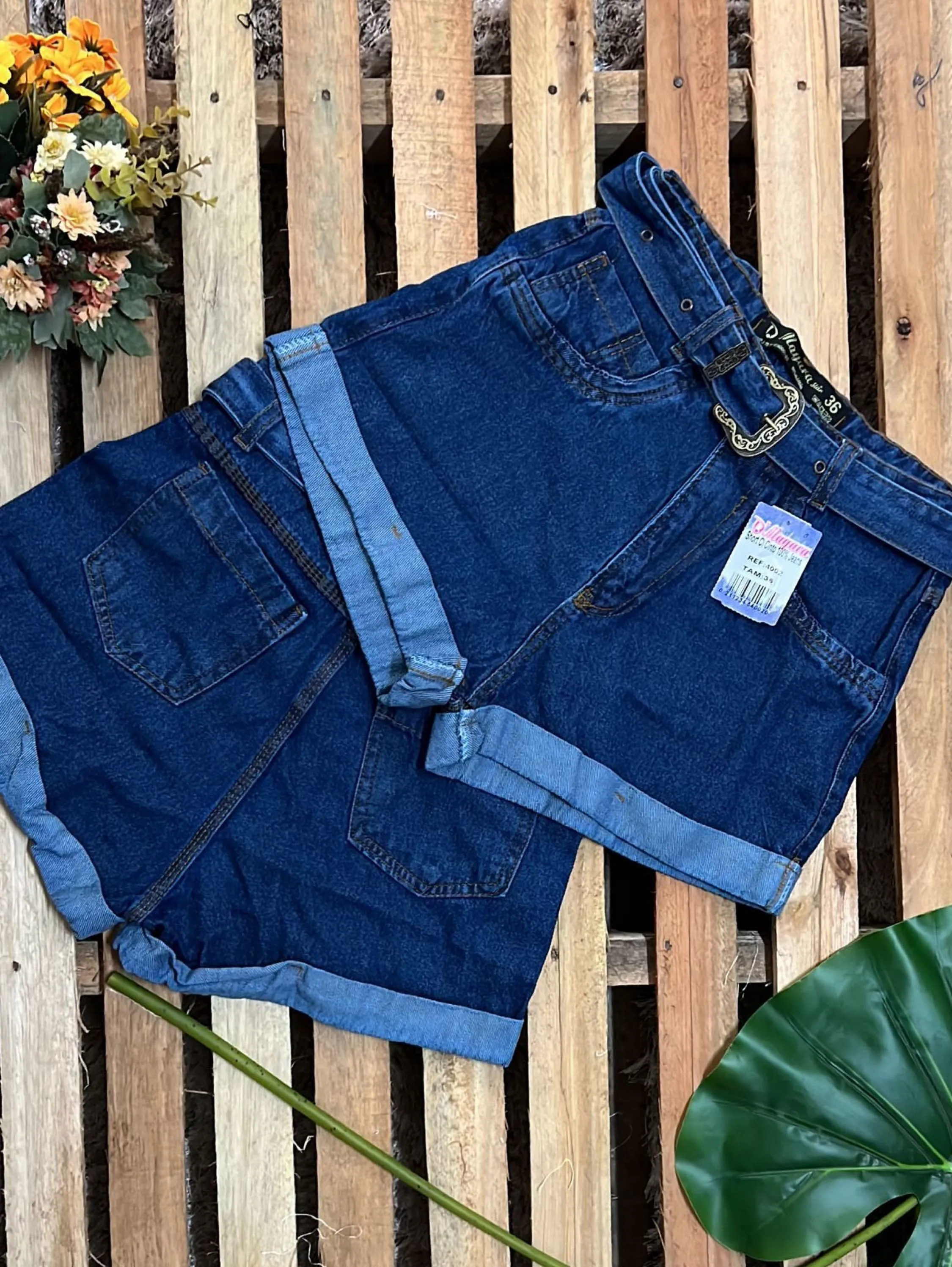 Short jeans feminino com cinto