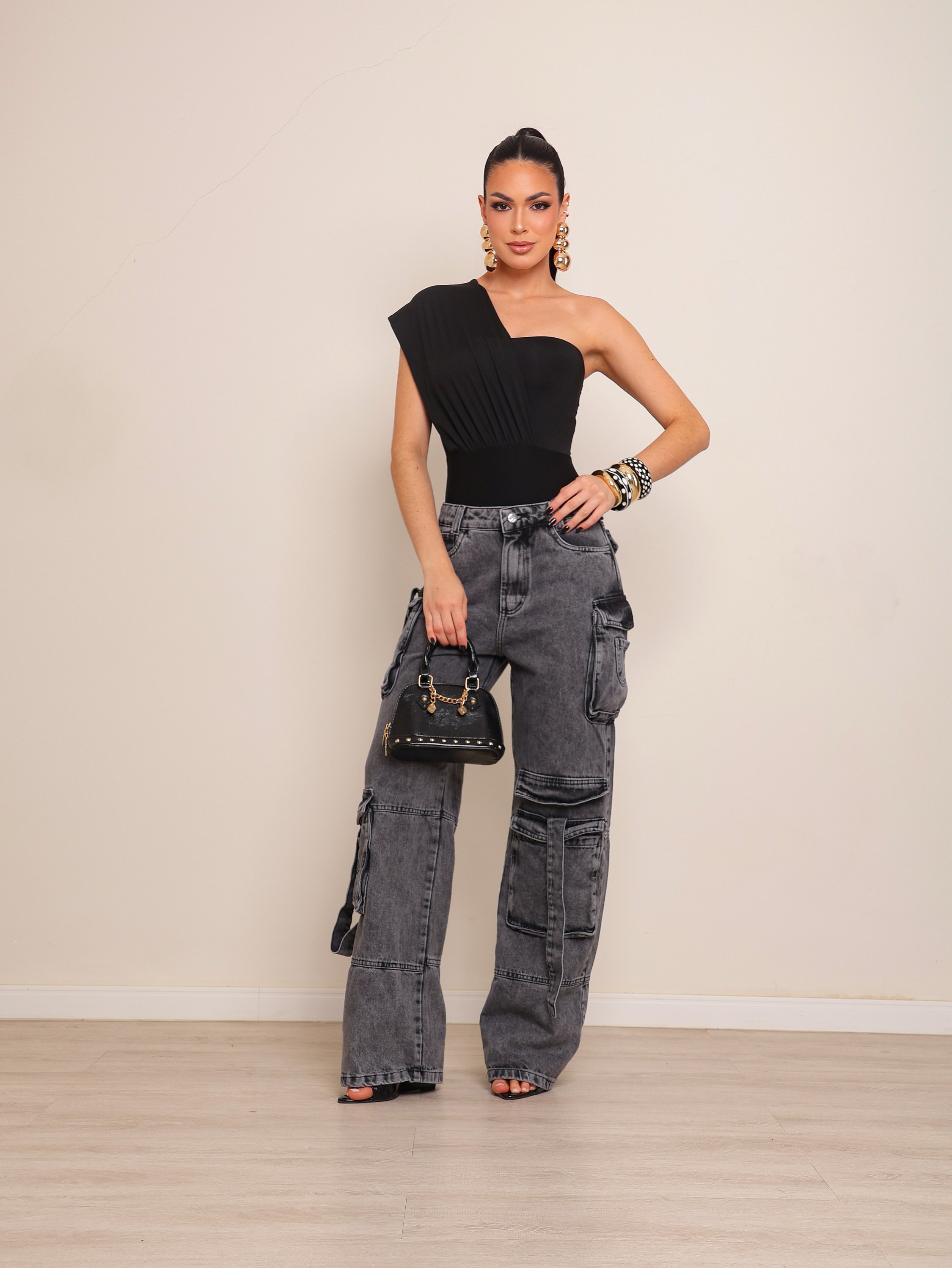 Calça wide leg cargo jeans feminina