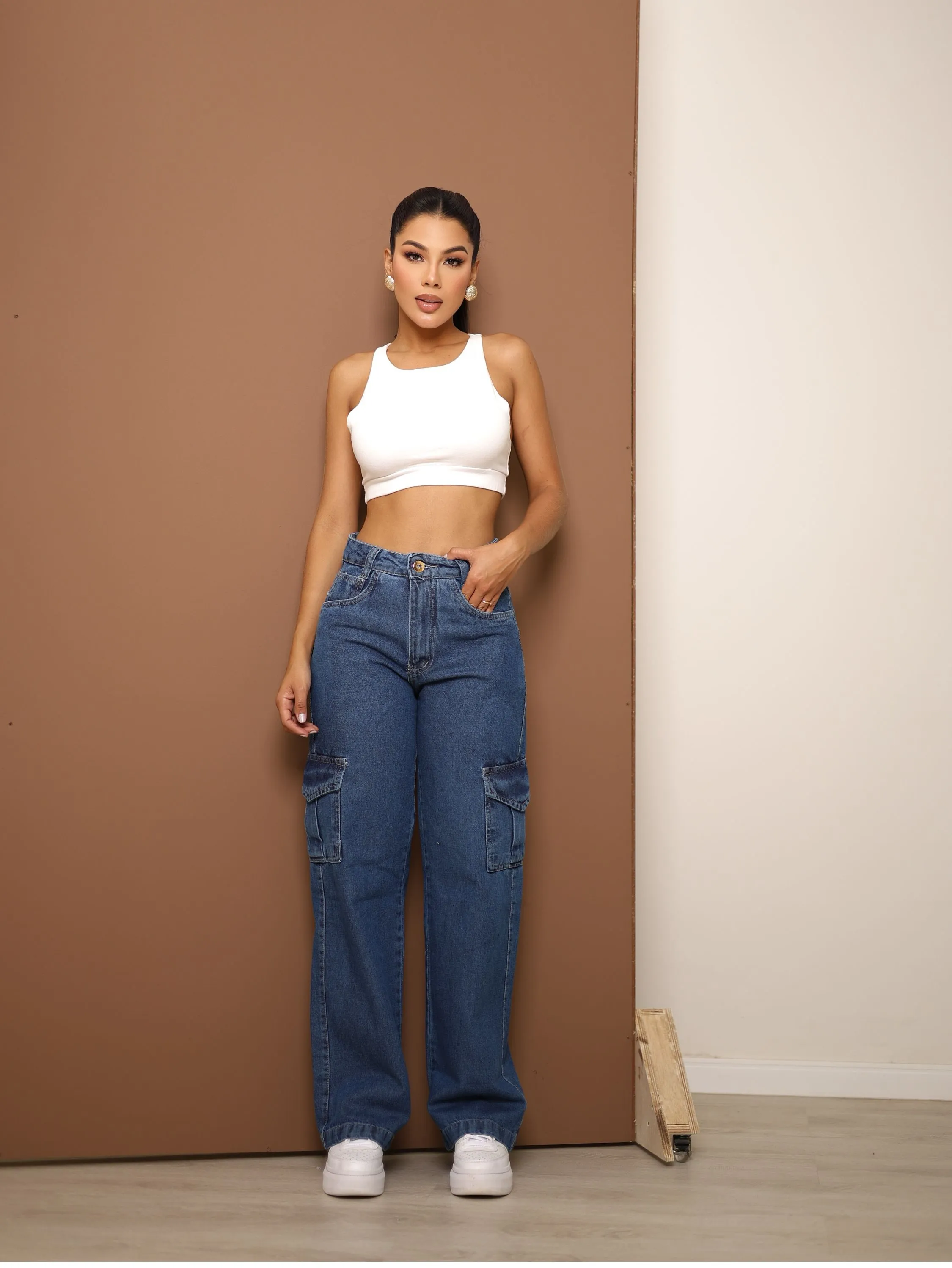 Calça wide leg cargo jeans feminina