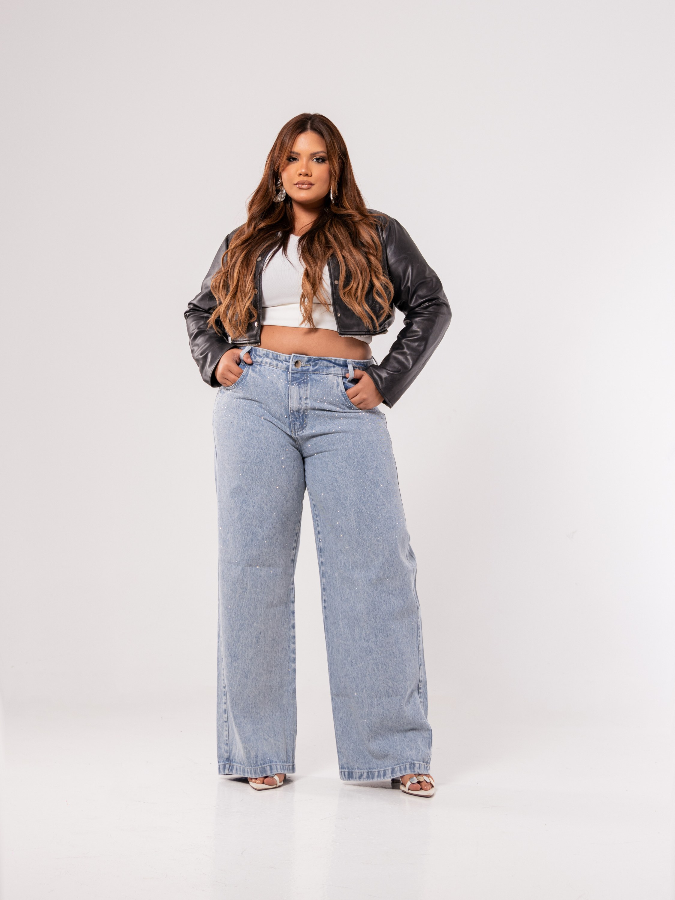 Calça wide leg jeans feminina plus size de strass