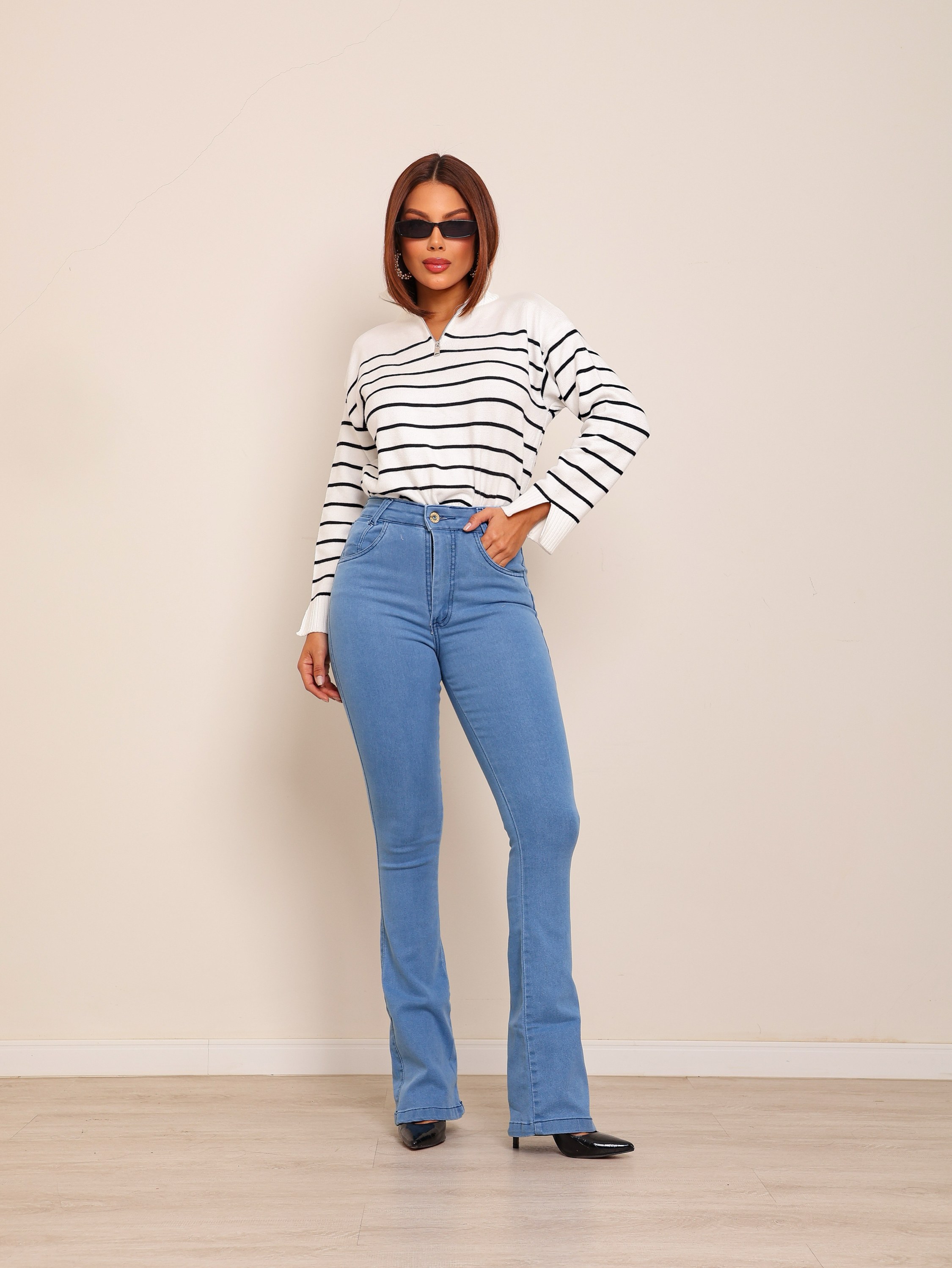 Calça flare jeans feminina
