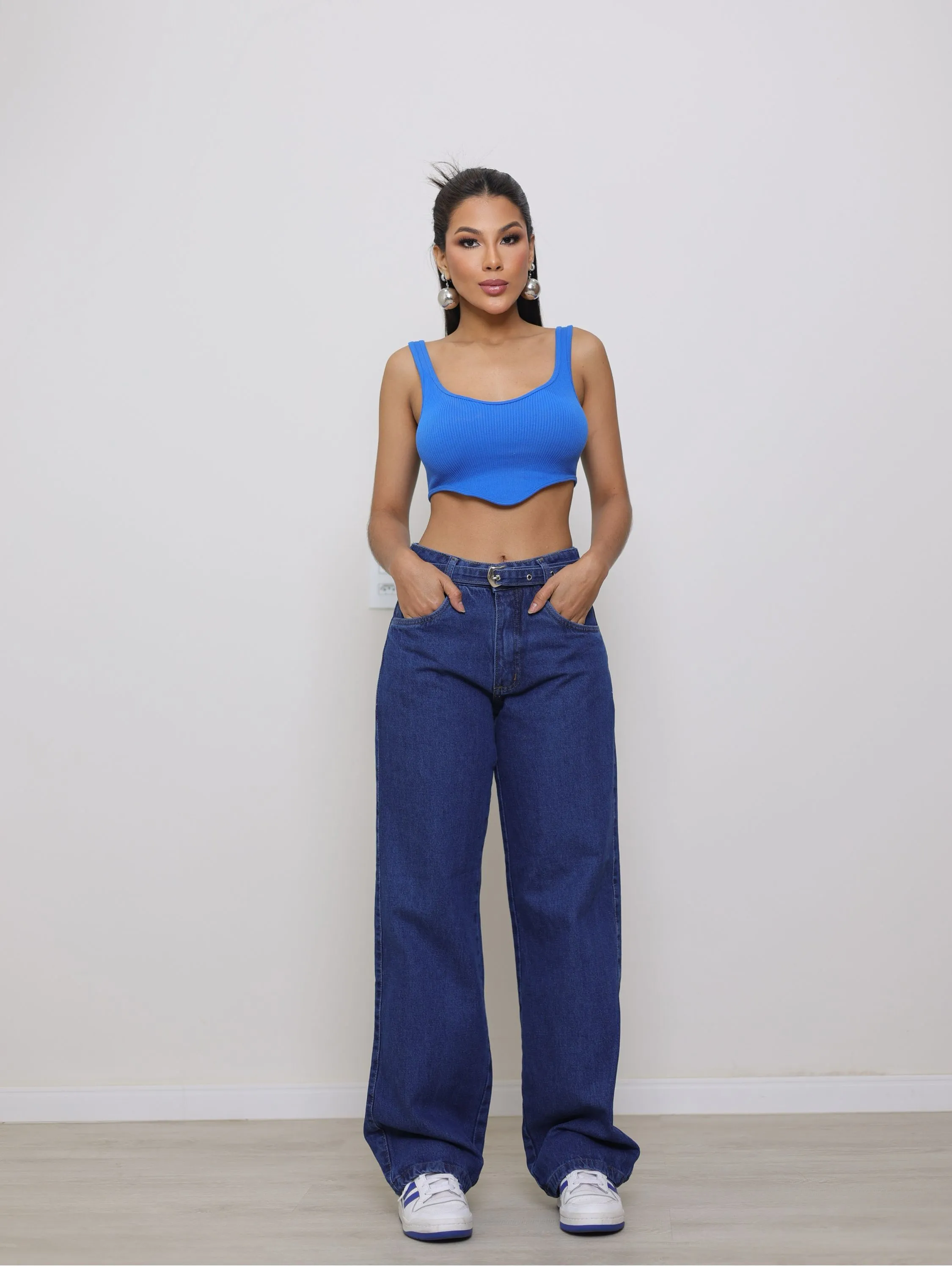 Calça wide leg jeans feminina com cinto