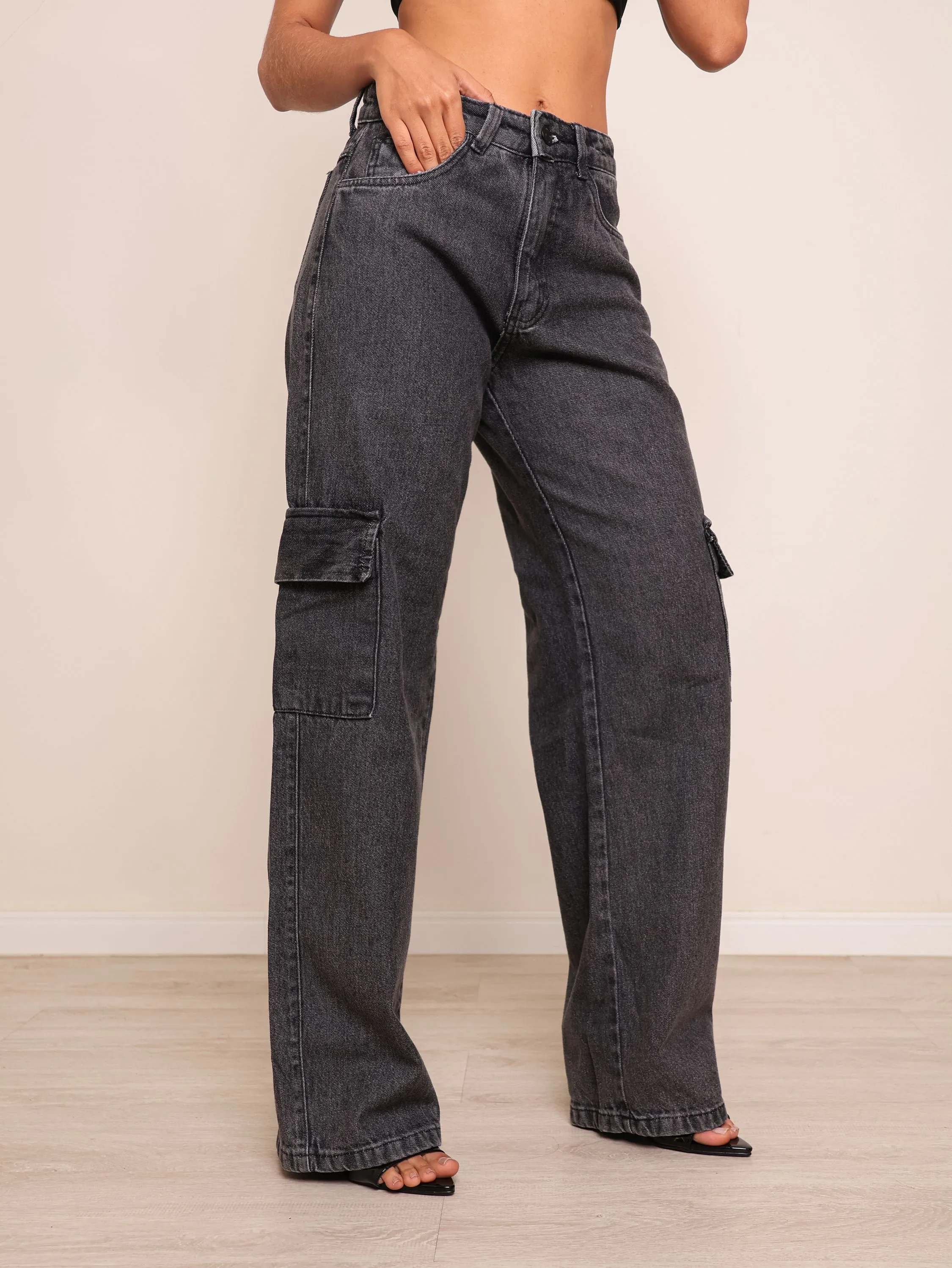 Calça wide leg cargo jeans feminina