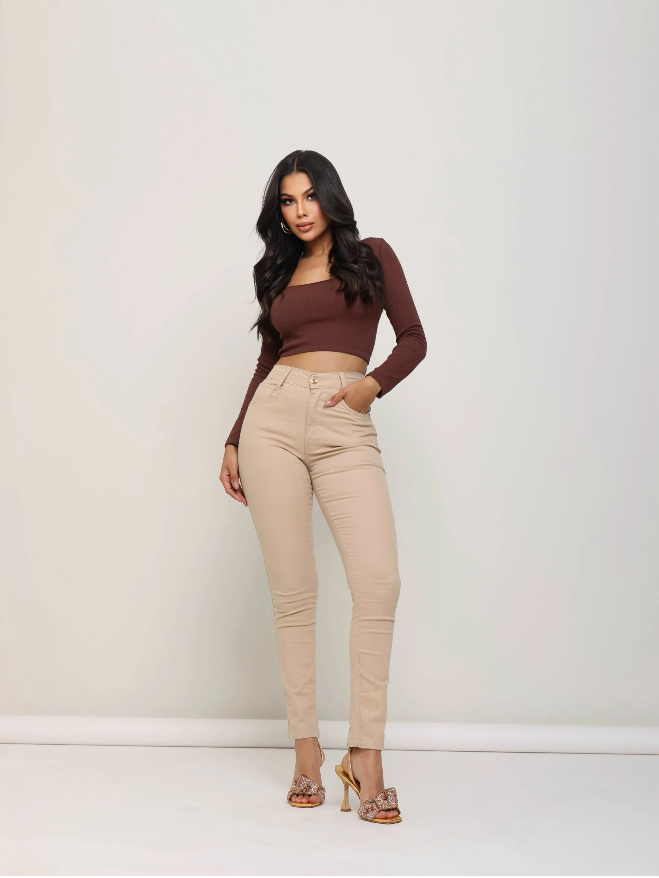 Calça skinny bege feminina