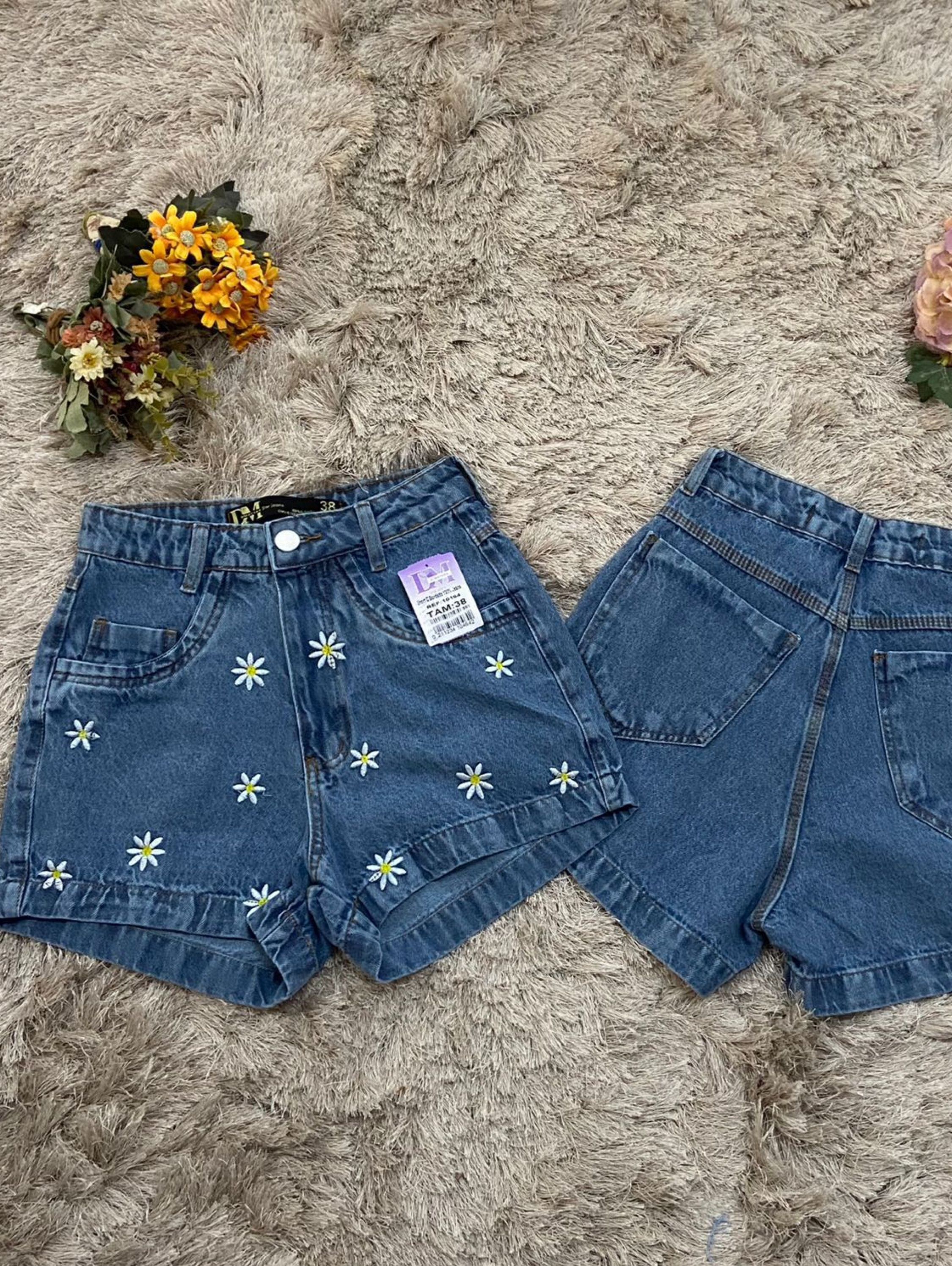 Short jeans feminino bordado