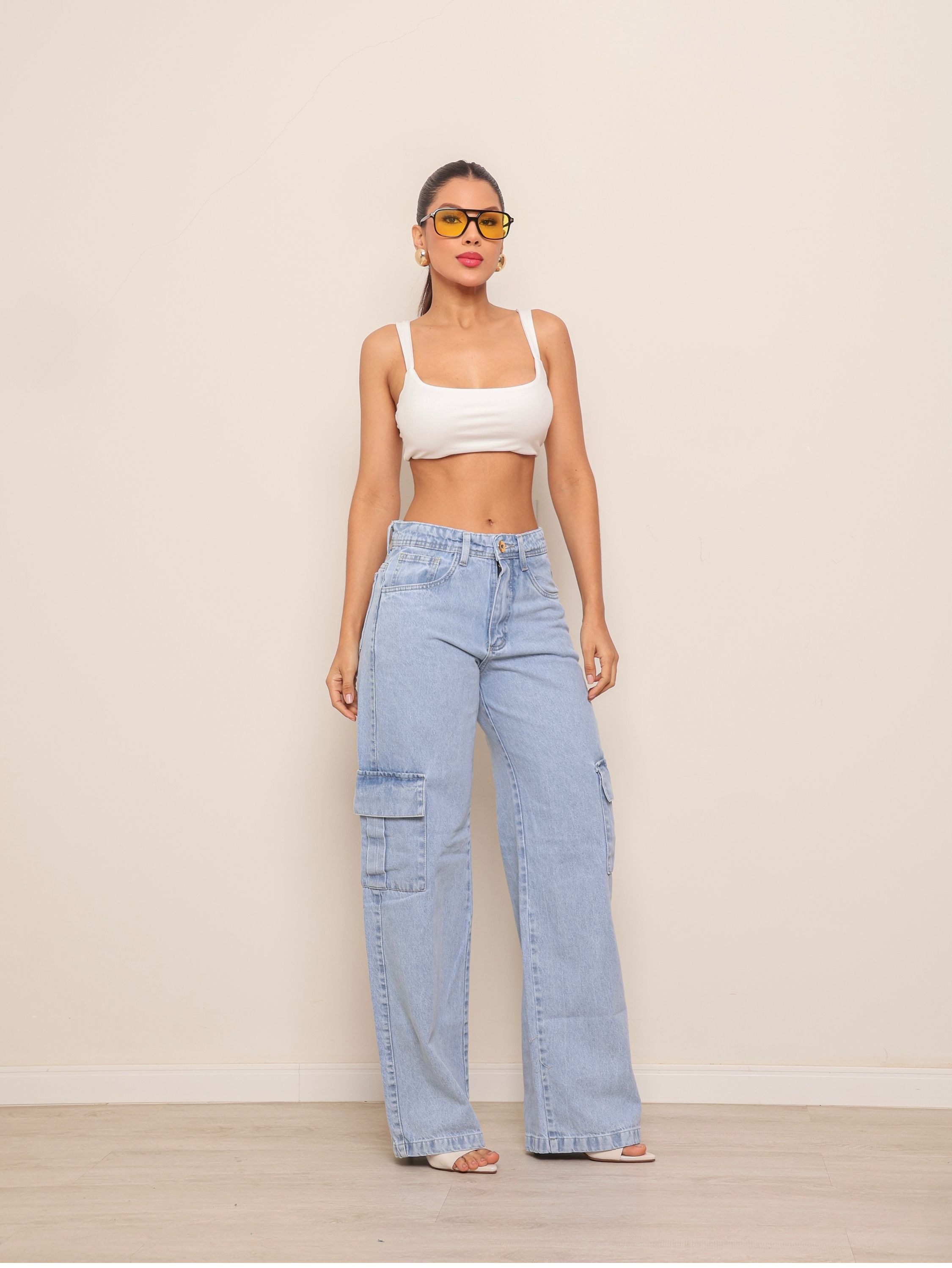 Calça wide leg cargo jeans feminina