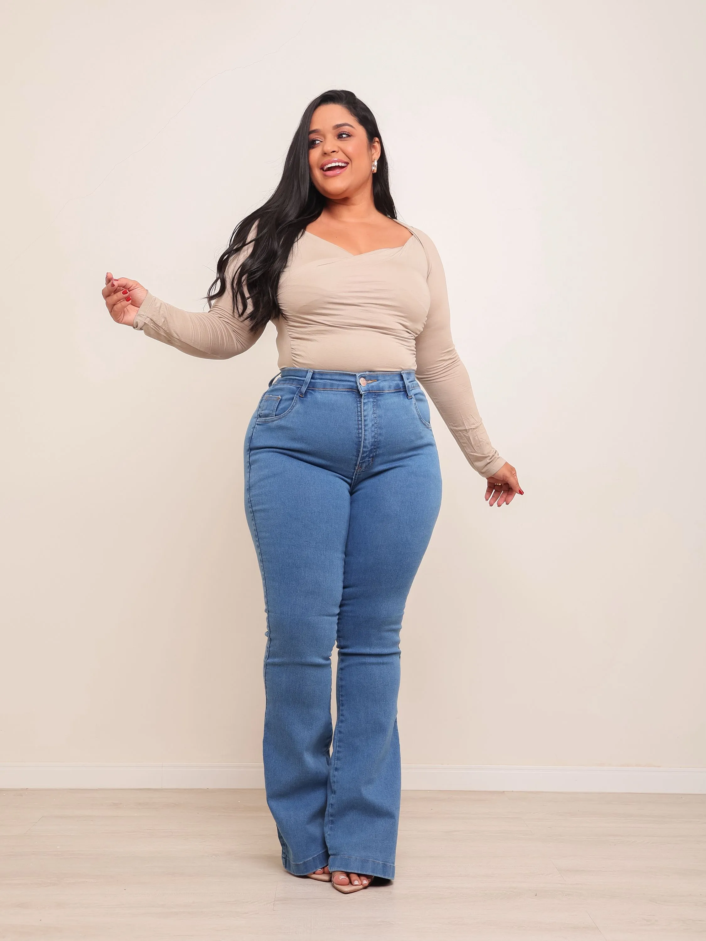 Calça flare jeans feminina plus size