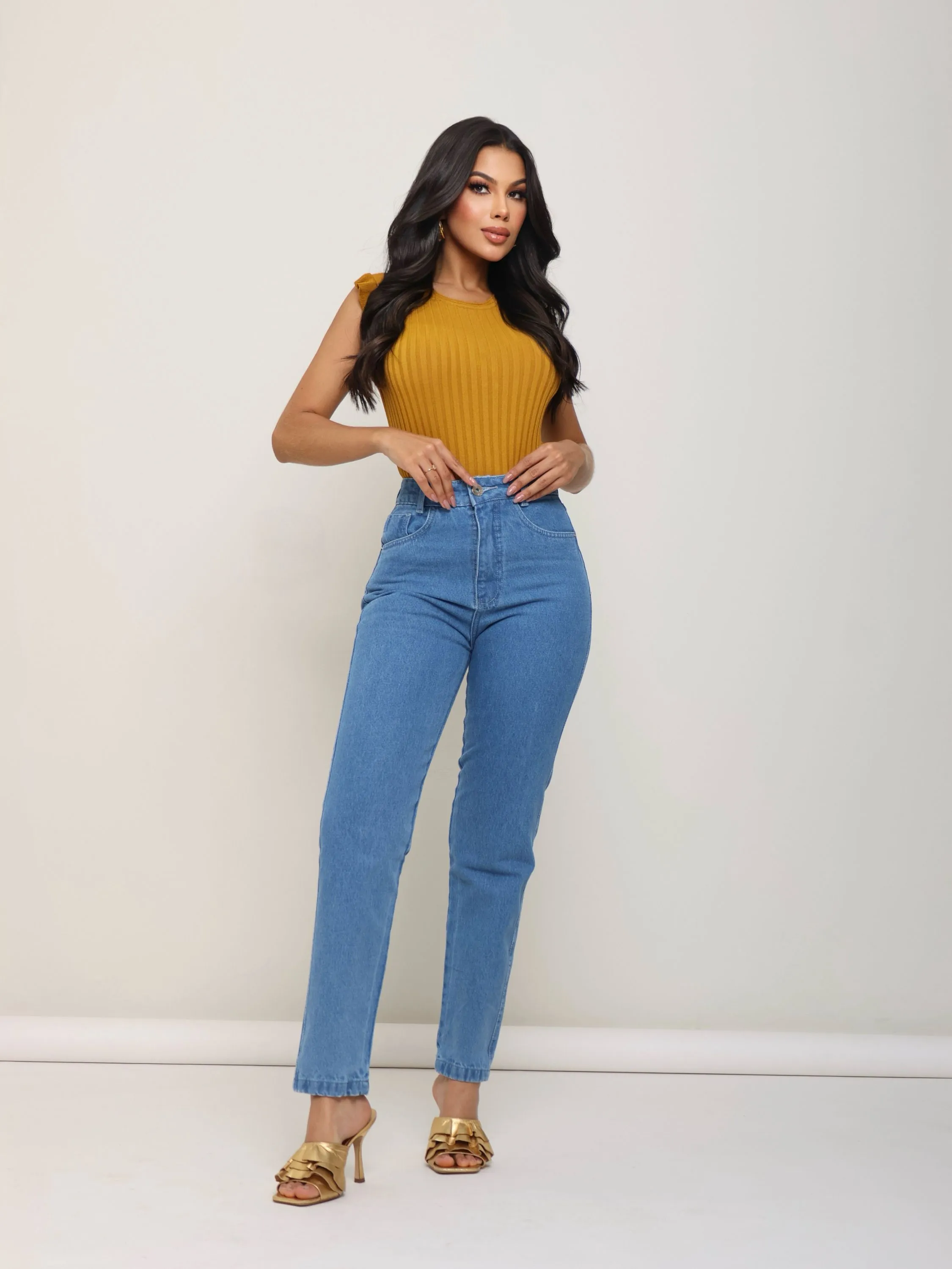 Calça mom jeans feminina