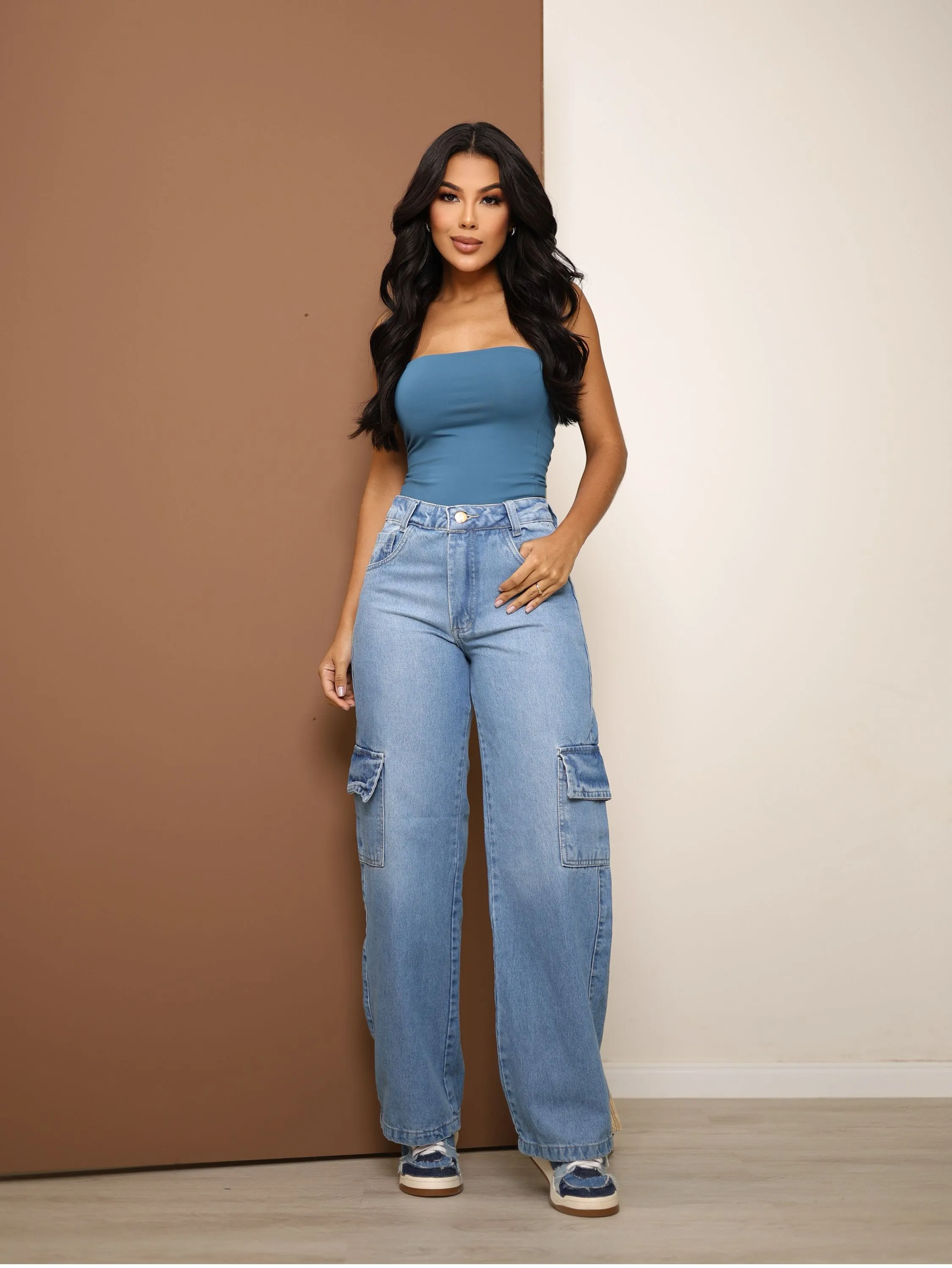 Calça wide leg cargo jeans feminina