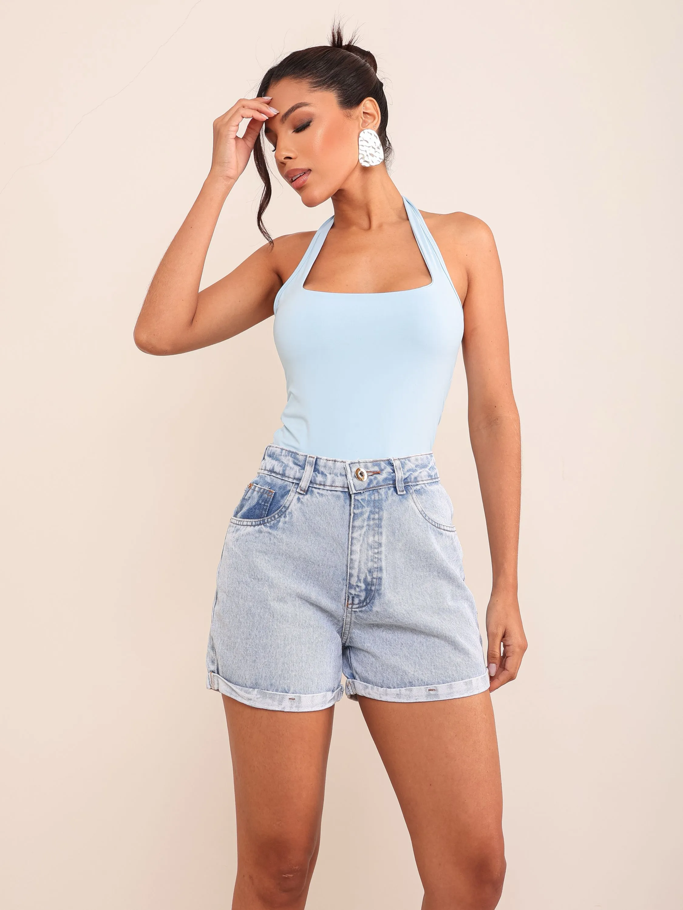Short jeans feminino bordado
