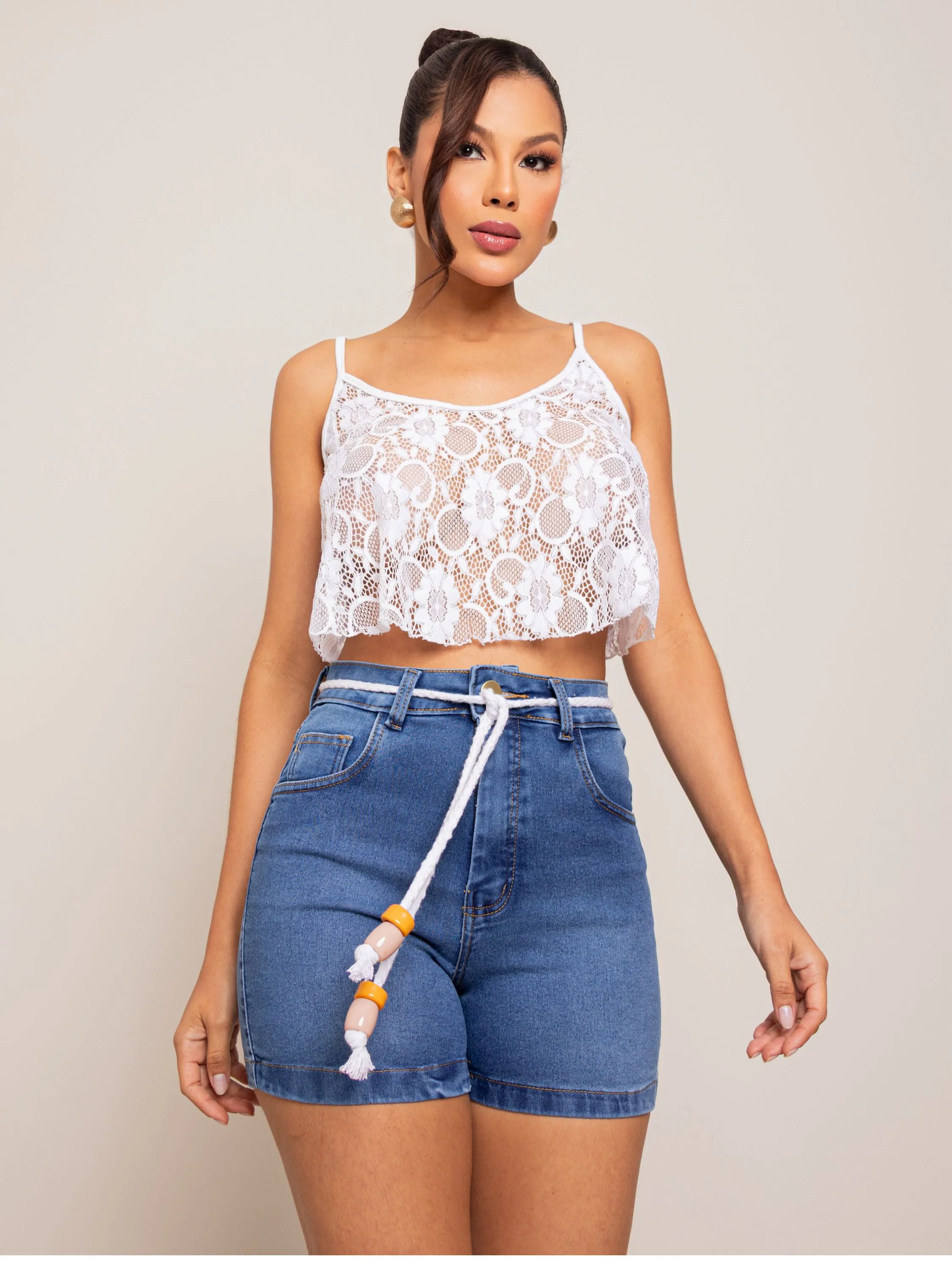 Short jeans feminino com cordonzinho