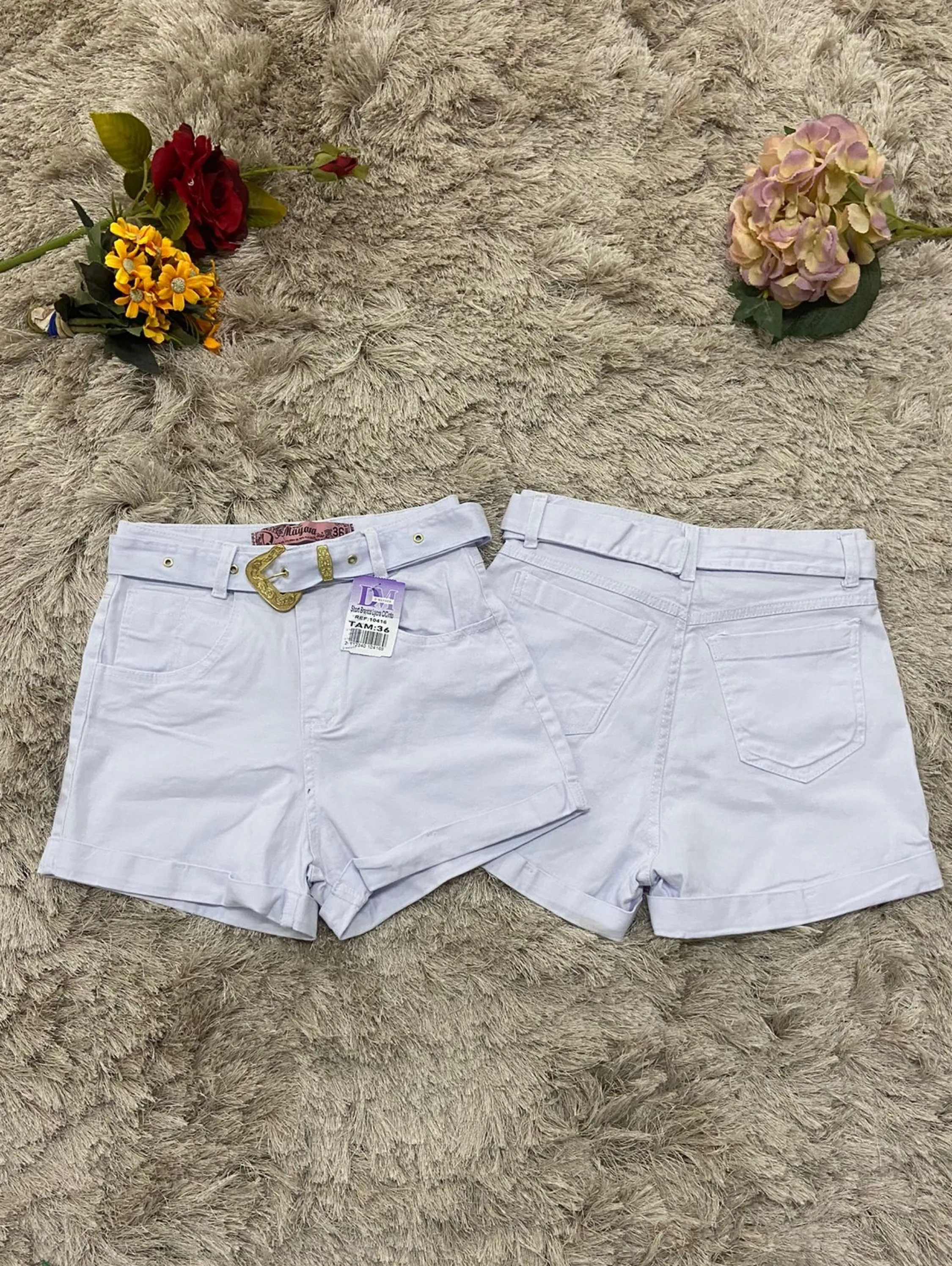 Short jeans feminino branco com cinto