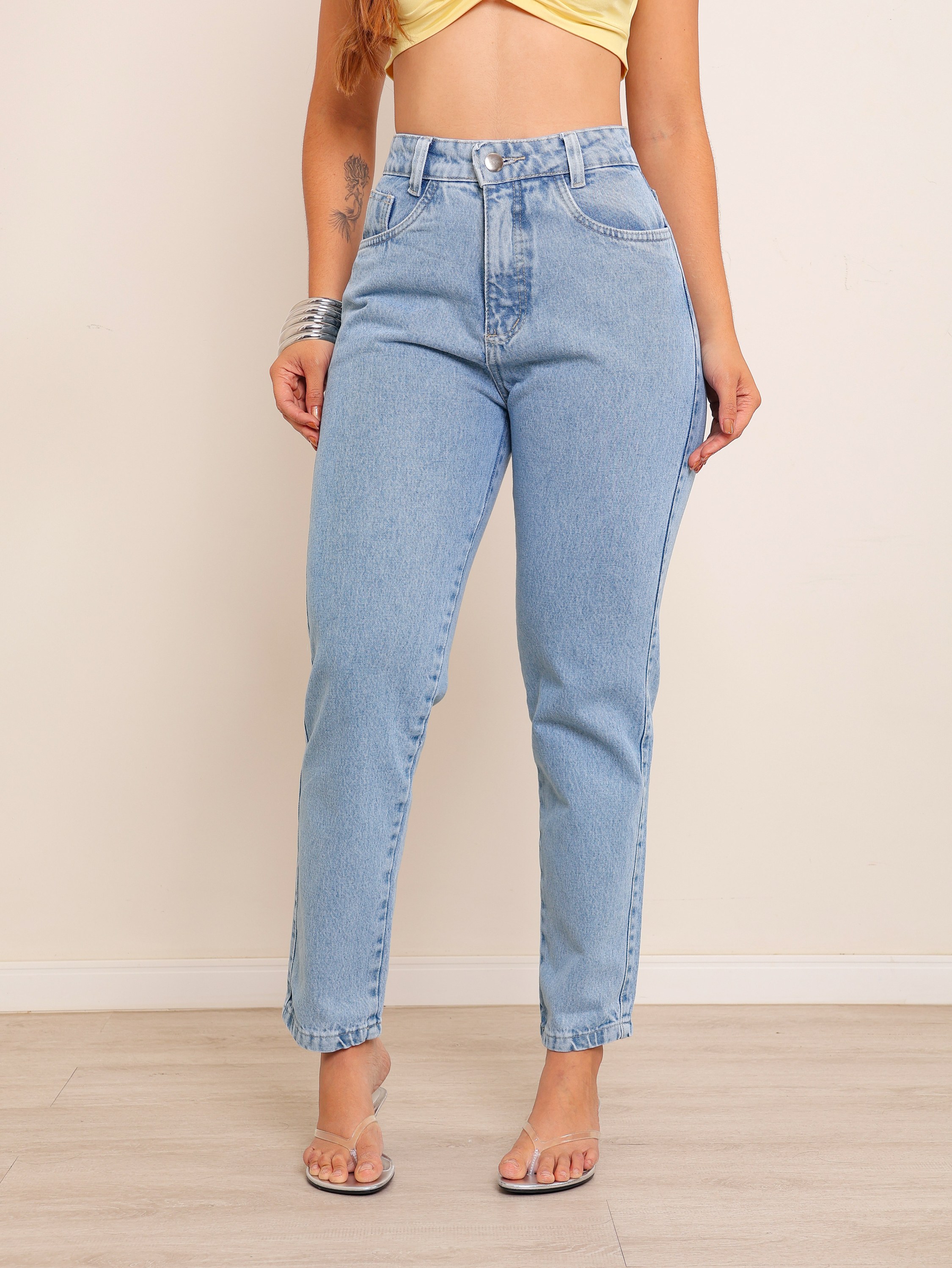 Calça mom jeans feminina