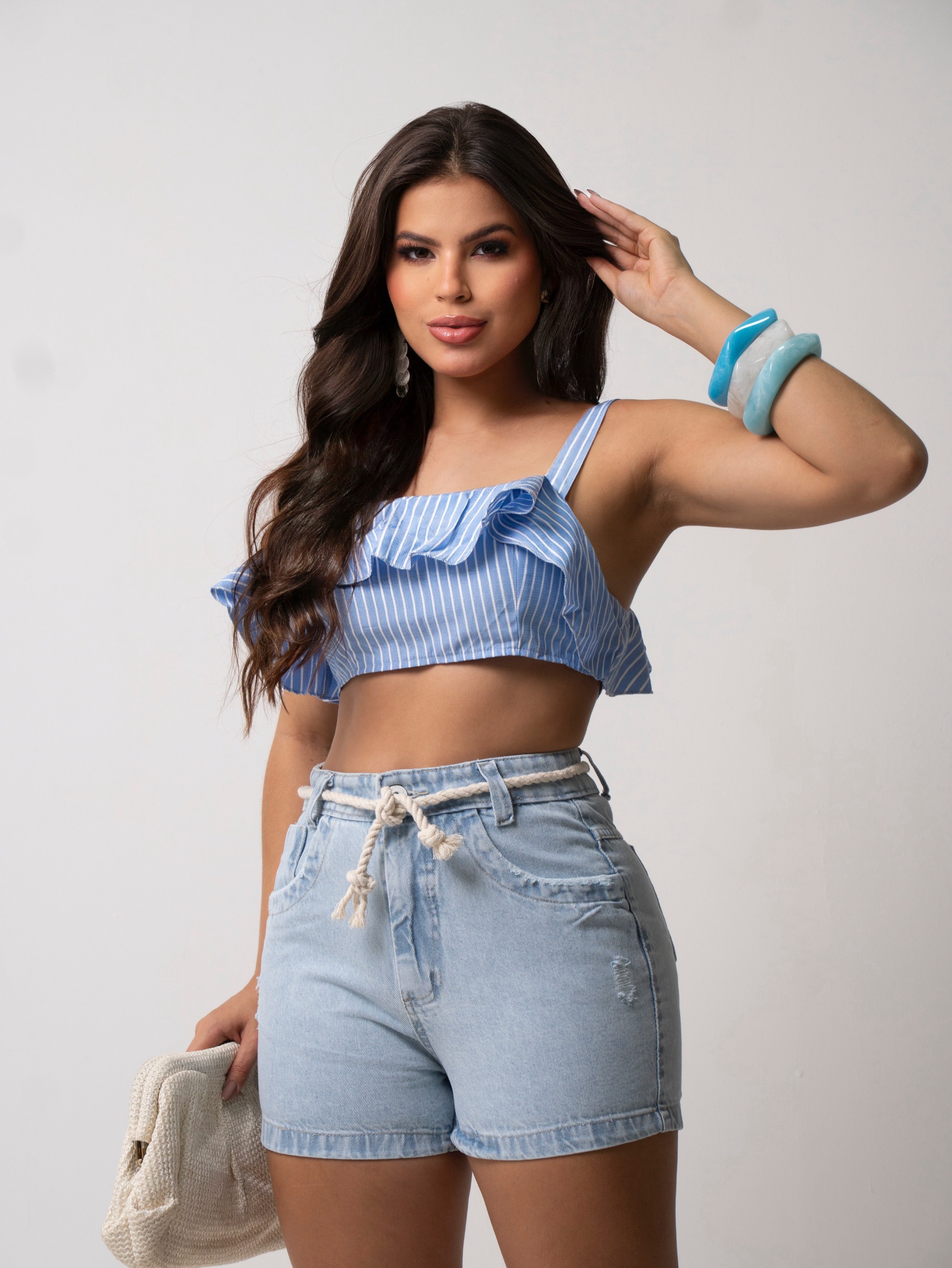 Short jeans feminino com cordonzinho